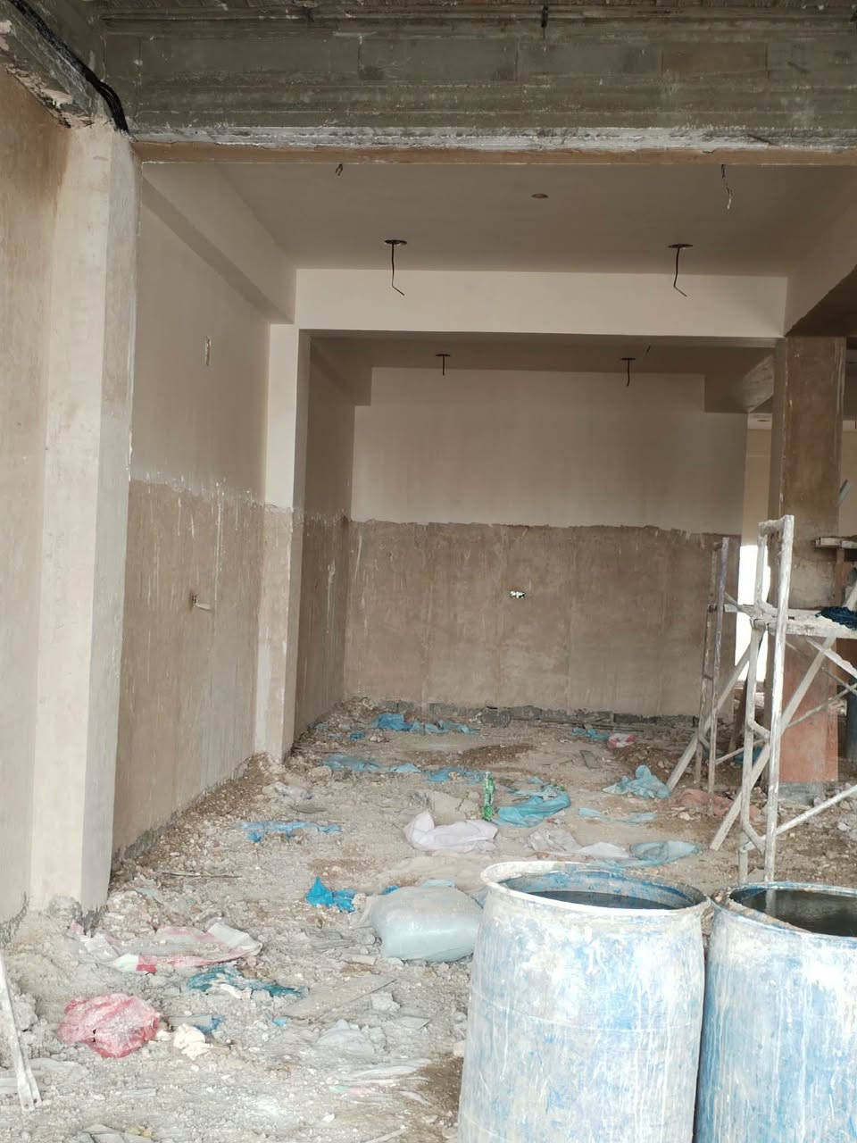 بنايه تجاريه للايجار
🏢 تفاصيل البناية
• المساحة الإجمالية: 207 متر مربع (الطول 24م × العرض 8.80م).
• الارتفاع: 4 متر (سقف مرتفع يمنح فخامة للمكان).
• جاهزية تامة: بناء جديد (بياض كامل، منظومة كهرباء، وإسالة ماء).
• الموقع: ركن مميز على شارع رئيسي بعرض 40 متر وشارع فرعي بعرض 8 متر.
• المساحة الأمامية: 160 متر مربع مساحة خضراء تابعة ومخصصة للبناية.
🌟 ميزة إضافية (حسب الرغبة)
• تتوفر أرض فضاء (بدون بناء) بمساحة 350 متر مربع ملاصقة تماماً للبناية.
• خيارات التأجير مرنة: يمكنك استئجار البناية فقط، الأرض فقط، أو العقار كاملاً.
📞 للتواصل والاستفسار
• اتصال أو واتساب: ***********
• المراسلة: متواجدون للرد على الرسائل الخاصة مباشرة.
