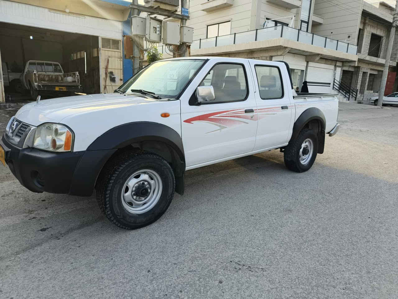 نيسان • ٢٠١٥ • للبيع