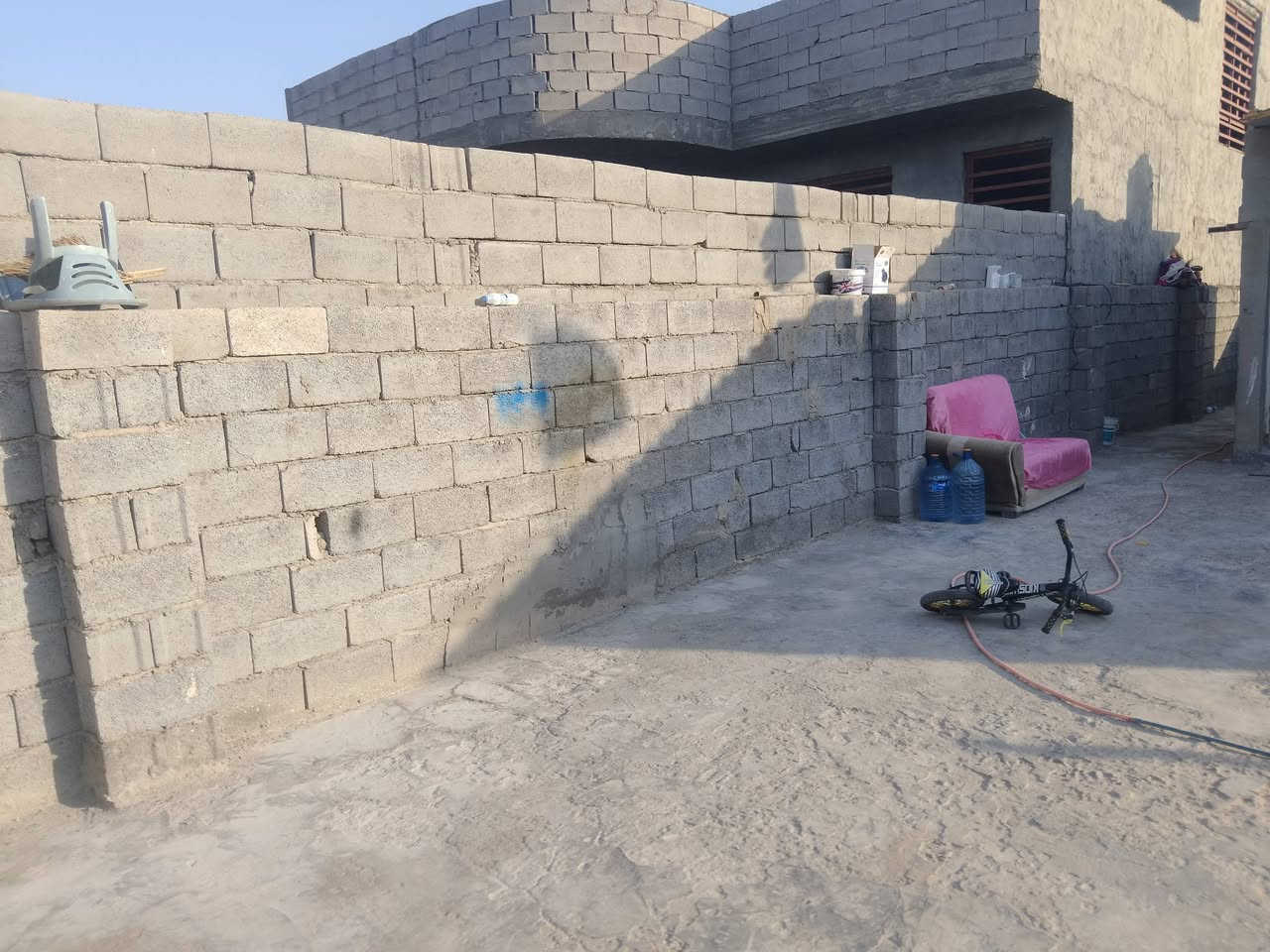 السلام عليكم للبيع بيت زراعي سند 25 وره محطه حمزه دعيل مساحه 300 بي غرفه النوم وستقبال ومطبخ وحمام مسكف سنوديج السعر 13 مليون استفسار ***********
