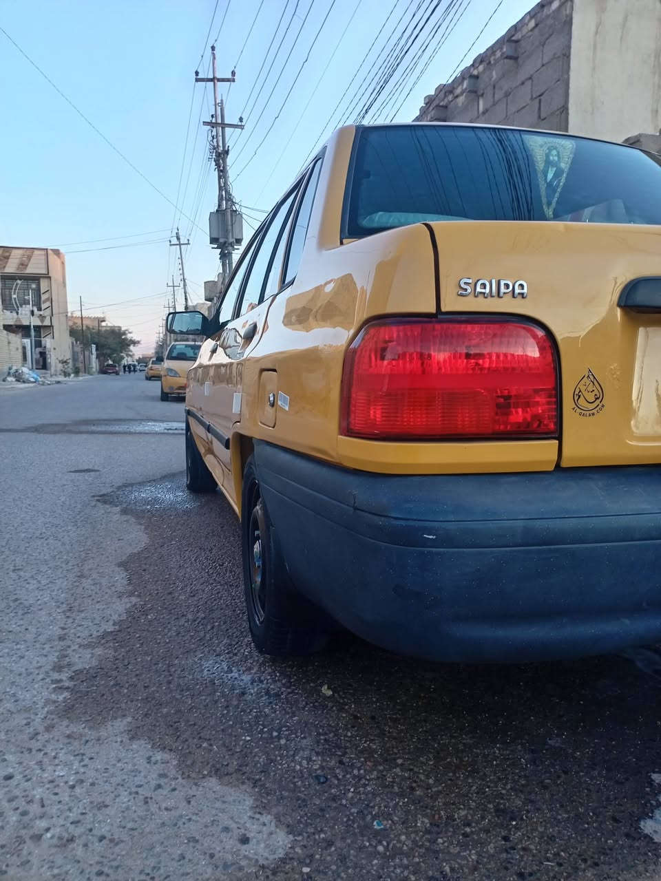سايبه للبيع مديل ١٤ سياره مكفوله كفاله عامه بيه طخه شبر بلباب الصدر مامبين تبريد تتفئه شغاله حداديه خلفي ولا أمامي فول رقم دولي بسمي السياره السعر 37 وبيها مجال ***********
