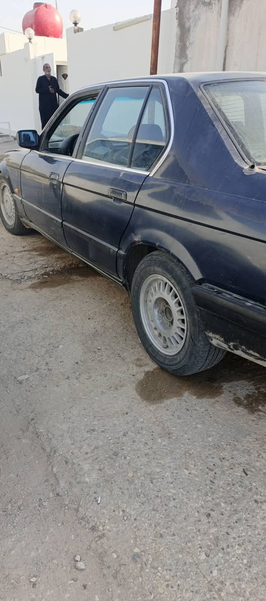 بي إم ٧٣٥ رقم صلاح الدين باسمي نكليزي موديل ١٩٩٢ مكينه مفتوحةالسعر ٣٥ وبيها مجال العنوان الديوانية قرب جسر النجف
موبايل ***********
