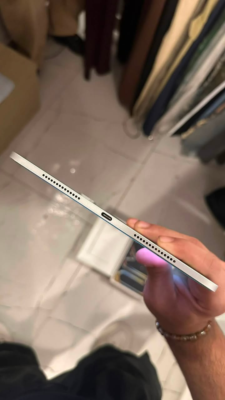 سلام عليكم من رخصت الادمن 🤍❤️
ايباد M4
ذاكره 256
بطاريه 96
نضافه 100%
ملحقاته كامله لاصق حماي كارتون شاحنه 
الايباد اذا بي شخط واحد تاخذه بلاش فحوصاته كلها موجوده على الحاسبه 
سعره مليون و 150 الف وبي مجال للشراي
مكاني بغداد اعضميه 
رقمي ***********
بي واتس اب او اتصال مباشر وتحياتي للجميع 
🤍
