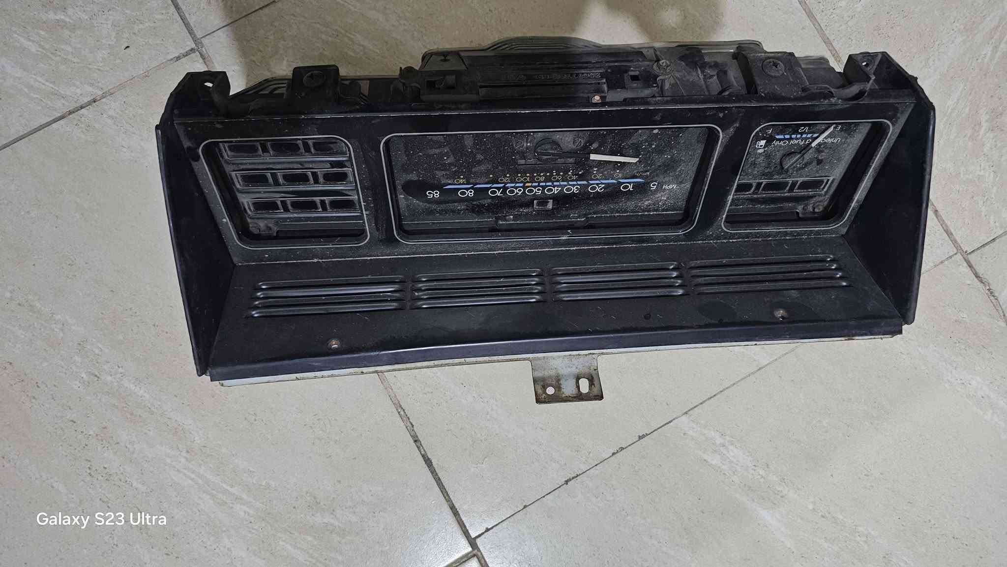 سلام عليكم غراض كابرس للبيع ***********

نص مكتوب في الصور:
- Galaxy S23 Ultra
