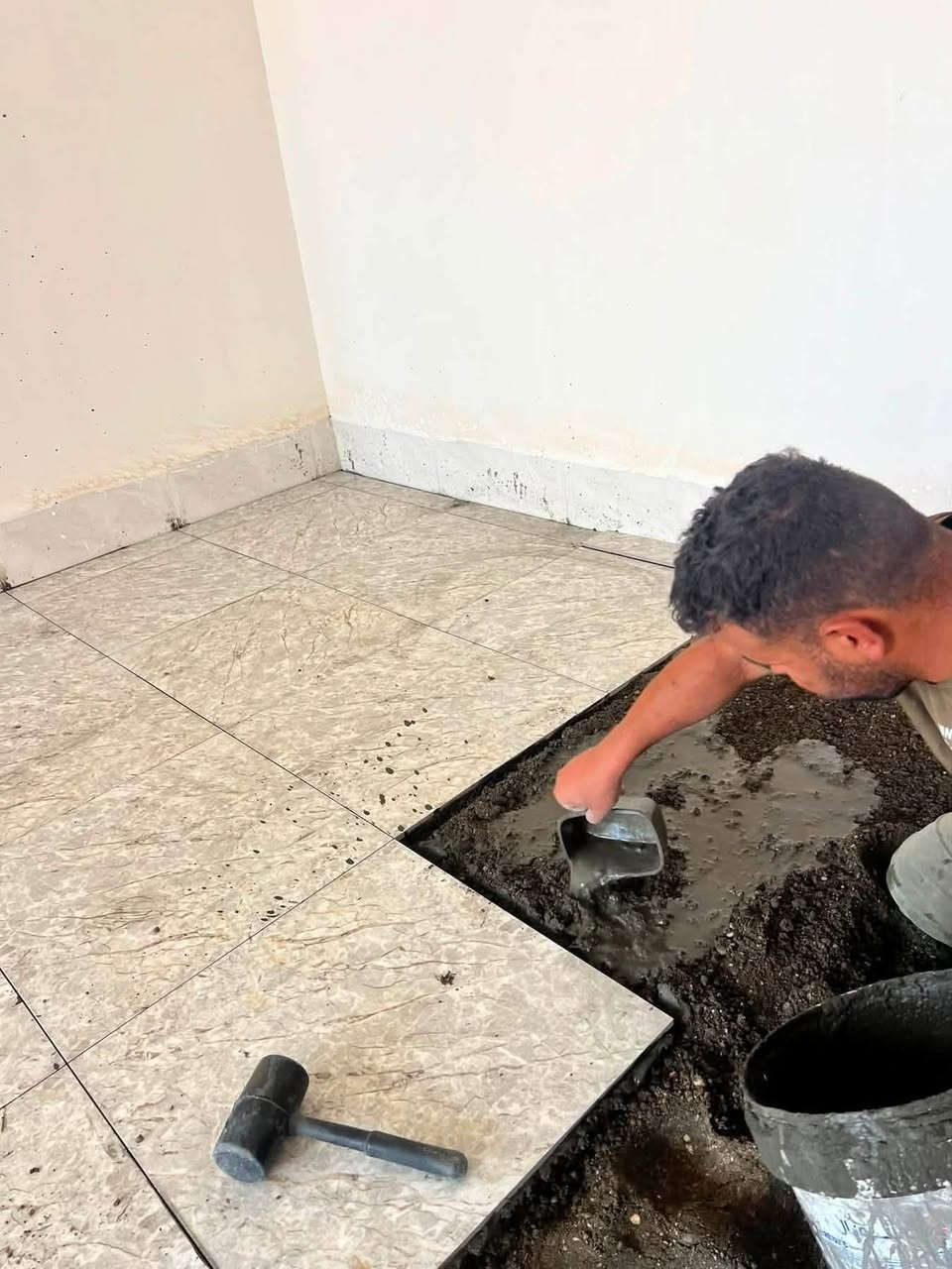 ***********     جانب من عملنا  شغل بما يرضى الله تطبيك البورسلين ول مرمر و ولكاشي سيراميك قلع ارضيات با انسب الاسعار شغل عالي الجوده وبي ضمان واسعار تنافسيه ناخذ ع متر او مقطوعه  تحب تشتغل اتفضل خاص واعرف التفاصيل واحنه بل خدمه *********** واتساب
