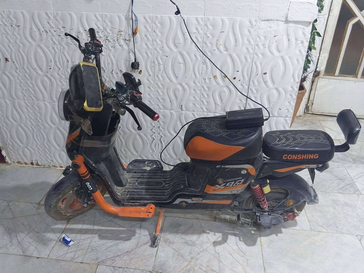 دراجة x900 نضافه وسط عوزها تعمير بسيط بطارياتها زينه
السعر 250
عنواني بصره 
***********
