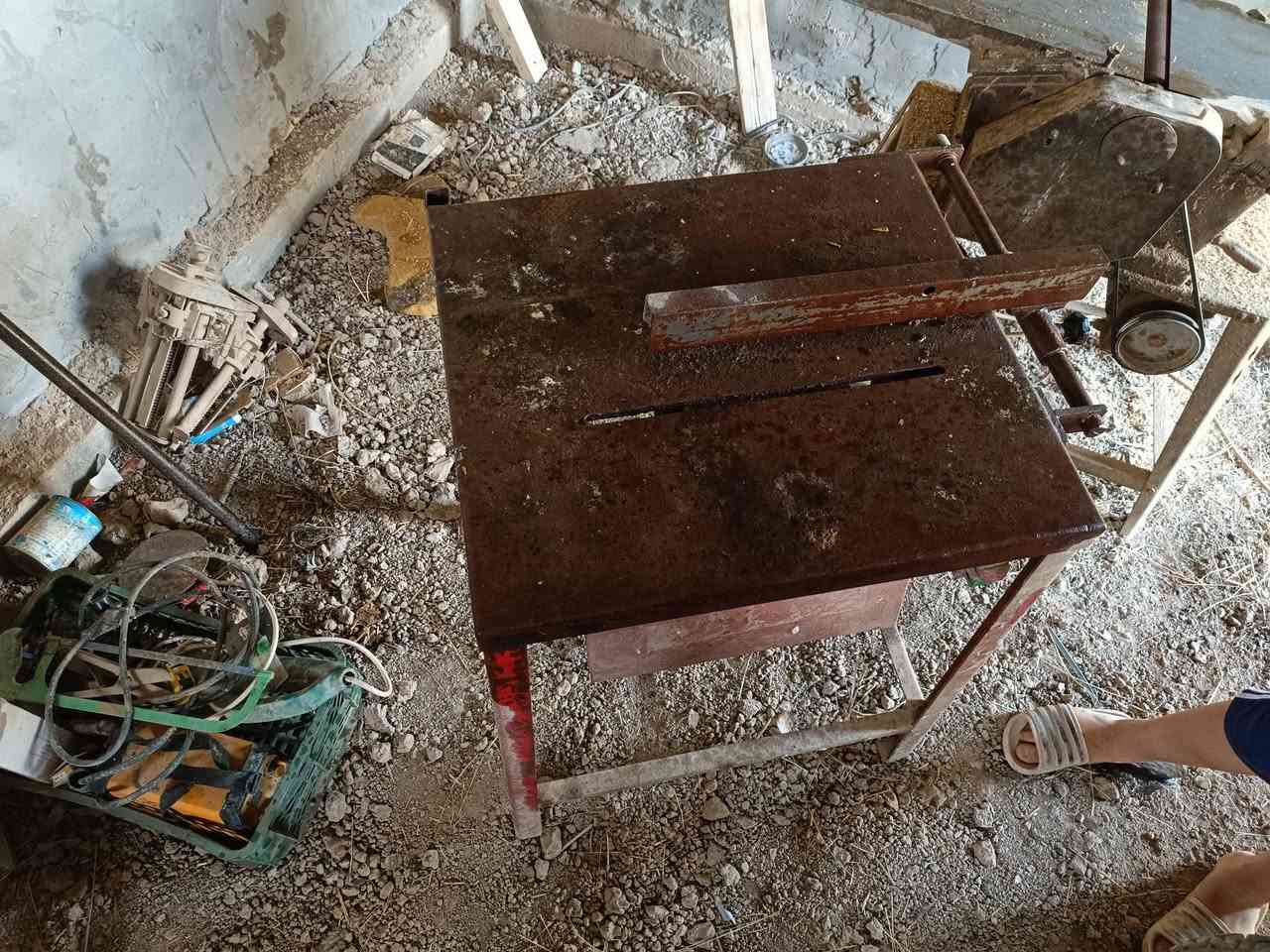 السلام عليكم للبيع ادوات معمل نجارة نظيفات جدآ..للمعلومات الاتصال على الرقم
***********
