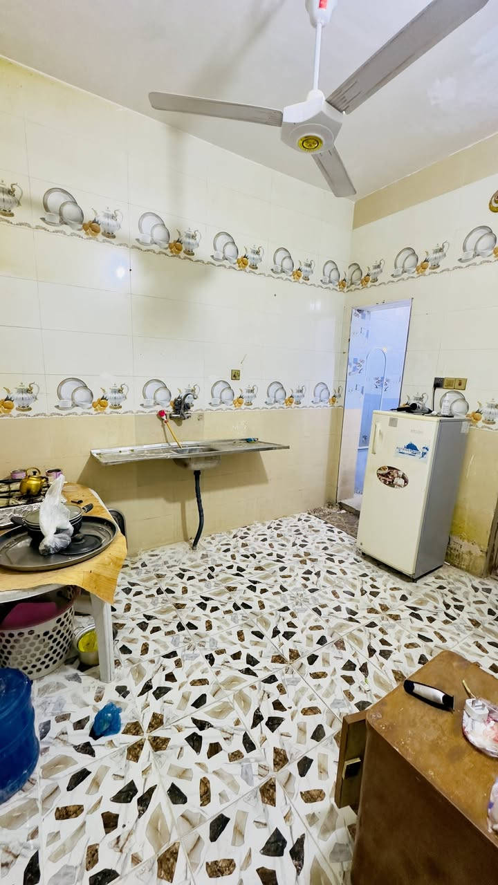 دار للبيع مساحة 50 متر حي النداء شارع 60 قرب جامع امير المؤمنين سعر 45 و بي مجال بسيط
واتساب ***********
