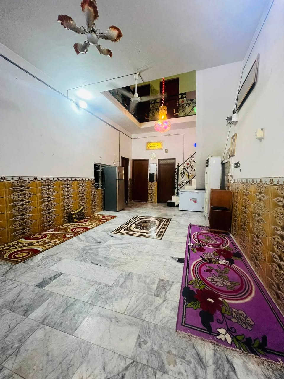 السلام عليكم بيت للبيع الشافعية طابو صرف اول ما تدخل شارع الجنسية من جهة السوق مقابل المستوصف واعدادية الشافعية للبنات 
البيت 200 متر طابقين بناء جديد 5 غرف نوم استقبال مطبخ صالة ارضي + صاله طابق ثاني مجاميع صحية فوك وجوه ارضية البيت مرمر بالكامل البيت مرتب ومابي اي نقوصات يصير تجاري مثل معهد وغيرها او سكني 
للاستفسار اكثر خاص او الاتصال *********** بي واتساب
