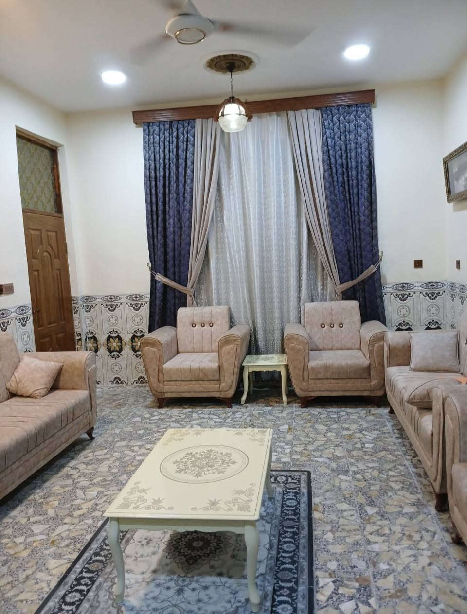 دار للبيع المساحة ١١٠٠ ومساحة البناء٢٢٥ الدورة البوعيثة مجمع النسور يباع كله او ٦٠٠ مع البيت للاستفسار ***********@

نص مكتوب في الصور:
- دار للبيع المساحة ١١٠٠ مساحة البناء ٢٢٥ في مجمع النسور الاول فرع اسواق جيهان شارع ٢٠ متر يتكون من استقبال وهول وثلاث غرف نوم وغرفة ملابس ومطبخ حار وبارد وحولي .