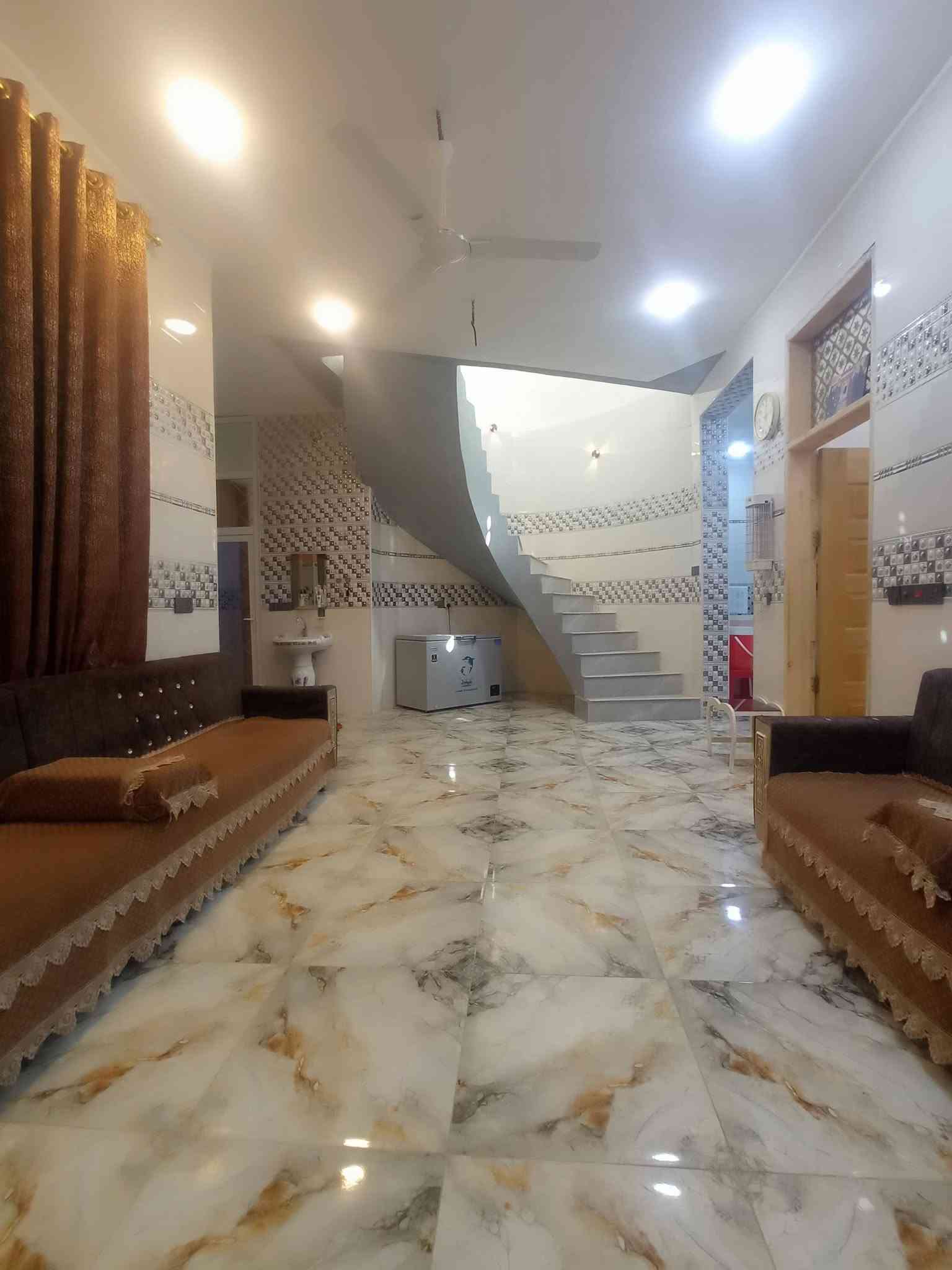 اللهم صل على محمد وآل محمد 
🏤 بيت للبيع 300 متر طابو زراعي سند 25 ركن على 3 شوارع عرض الشاعر امام البيت 8 متر  المعارة ثالث بيت عن التبليط خلف بيت ابو احمد كاظم عواد المقابيل الصيدليه كافة الخدمات ماء آبي بالباب كهرباء 3 فيز جيران درة من الله تفاصيل ...
بناء طابوك درجى اولى
السطح صب كونكريت مركزي
تأسيس ماء + كهرباء + مجاري درجى اولى   بيت يحتوي على
🏨 2 غرفتين / 5في4
🏨 استقبال /7 ونص في 5
🏨 صالة/ 4 في 9
🏨 مطبخ /7 ونص في 5
🏨 منور داخلي 1 ونص في 4
🏨 منور عالمطبخ 5 في 1
🏨 بيتونه عالكبر الصالة 9 في 4
🏨 صحيات خارجيه 1 ونص في 1 ونص
🏨 كراج سياره 4 ونص في 9
🏨 حديقه 🏝️🛣️5 ونص في 8 
🏨 البيت متعوب عليي عمل درجه اولئ مرتفع من الشارع للاستفسار الاتصال 
***********
  واتساب
