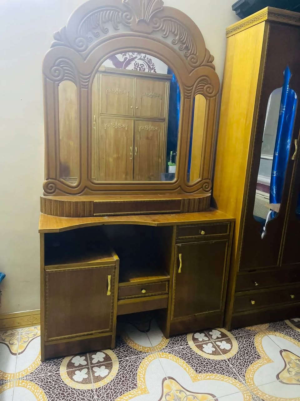 السلام عليكم 
غرفه أخشاب
الشعله 
السعر ٥٠٠
***********
