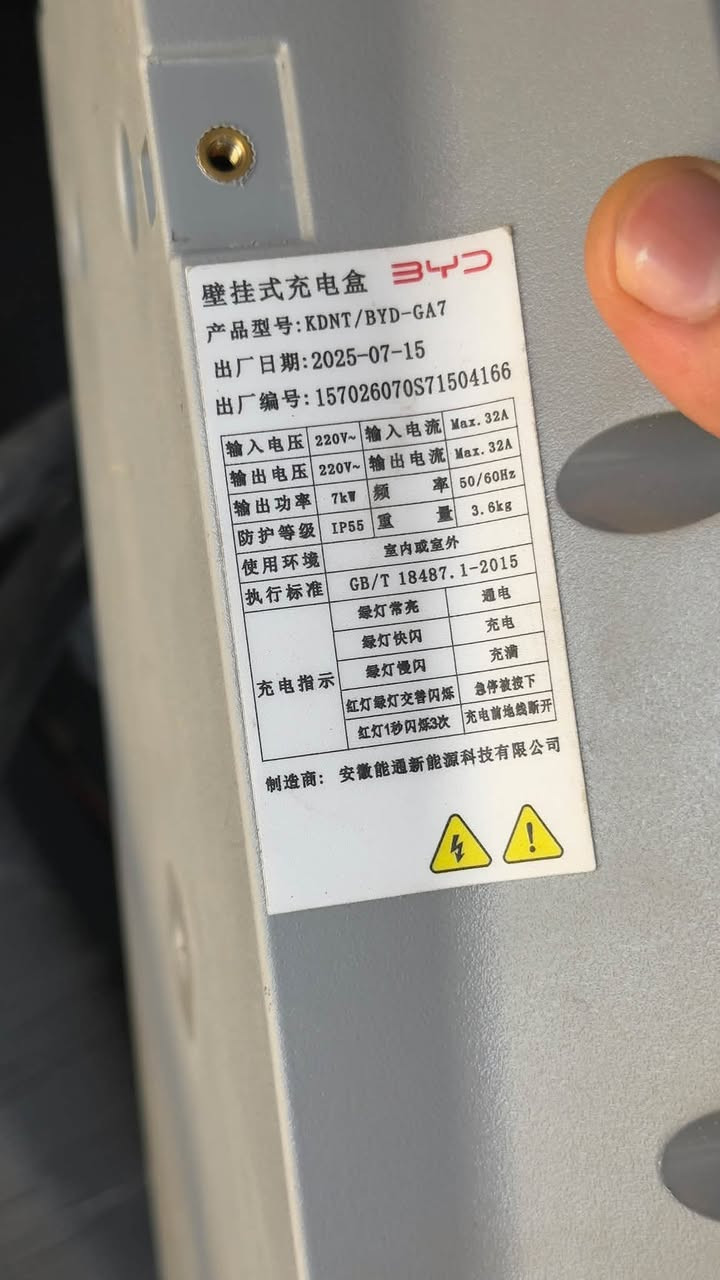 شاحن 32 امبير
للبيع شاحن اصلي BYD ابو الكارت لتجنب سرقة
يشحن 32 او 16 امبير ((  6.0kw )) 
(( 225 الف ))  ⚡️
للسيارات الي تدعم شحن 32 
بغداد - الدورة 
***********
يتوفر خدمة توصيل داخل بغداد
