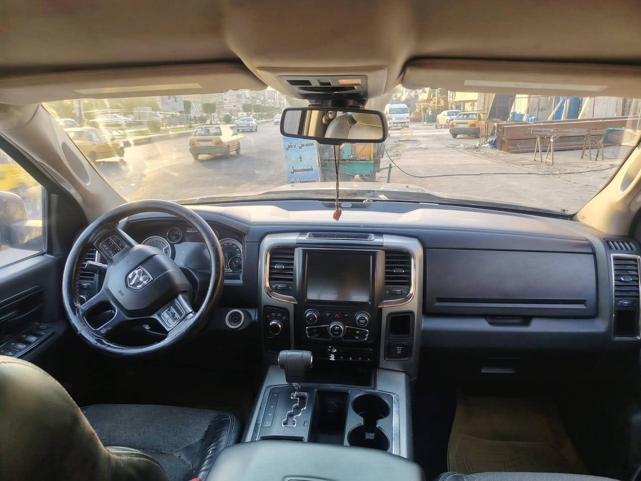 دوج رام ريبل 2013
فول عده فتحه+بصمه
4×4 بيها صبغ حزام للجماليه
تبريد +محرك+گير جديد
باب طويل بدي قصير
بيها نواقص قليله يحتاجلها ترتيب
السعر135 وبيها مجال قليل
***********
