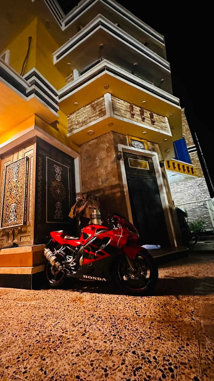 F4i600cc
الدراجه كفاله عامه الدراجه نضيفه تجي وتفحص بيها مشكله وحده العقل يردالها عقل فقططط الباقي كله اكفلك ياه 
***********
