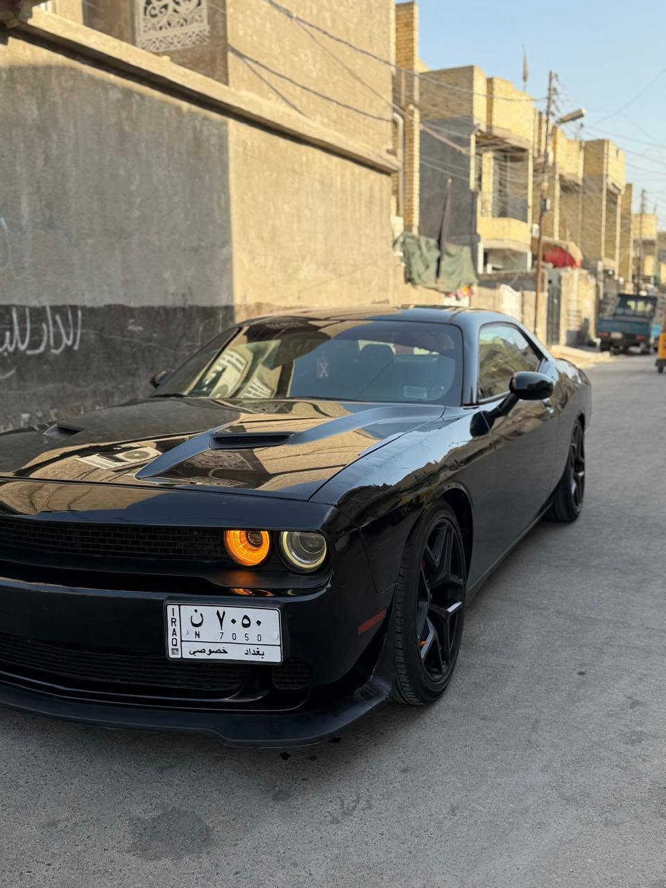 سلام عليكم
عارض سياره للبيع جالنجر موديل 2018 السياره مكفوله كفاله عامه ماعده الجاملغ لأمامي صبغ كلير محرك كفاله كير كفاله تخم تاير حداديه جديده تبريد شغاله السياره فول عده الفتحه المحرك 3600 
مكاني بغداد 
الرقم /***********
