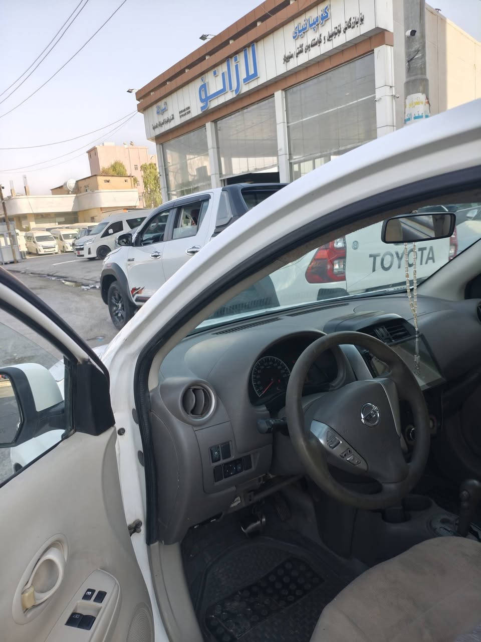 Nissan sunny 2018 ٣ پارچە سبوخی هەیە بێ ناوگرتن سیارە ٢٦٠ کم رۆشتوە بەنزبەت ساحریش ٨٦ وەرە و مەجال ***********
