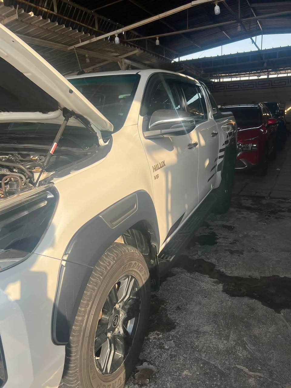 السلام عليكم
بيكب هايلوكس TRD كويتي 2023

مكفوله كفاله عامه 

ماشي 97

 رقم اربيل

مكانها بغداد

السعر340 وبيه مجال 

رقم الهاتف ***********
