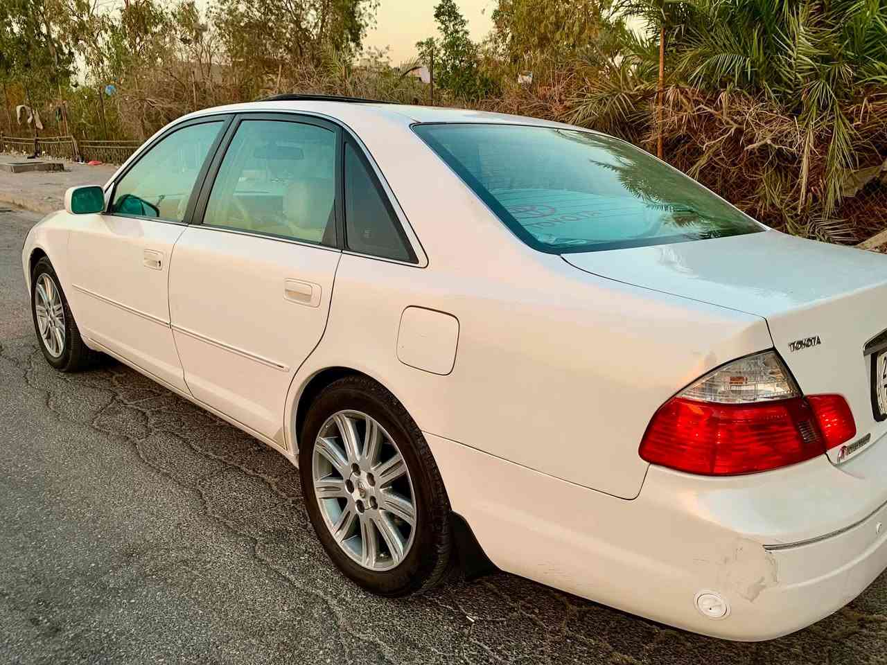 السلام عليكم 
تويوتا افالون فول مواصفات Xls موديل 2000 وارد امريكي بدون حادث كلين .. رقم اربيل انگليزي بأسمي تحويل مباشر ..ابيع فقط بدون مراوس 
أضافة منظومة غاز 
تبريد ثلج 
دبل شاشة 
تدفئة
ويل 17
دواخل جلد + صاج
مري كهرباء
فتحة
كرسي كهرباء
مكينة 3000 
بيها نص جاملغ خلف السائق صبغ فقط بدون ضرر موضح بالصور وبارد جاملغ ايمن 
مكاني بغداد الشعب السعر 108$
***********
