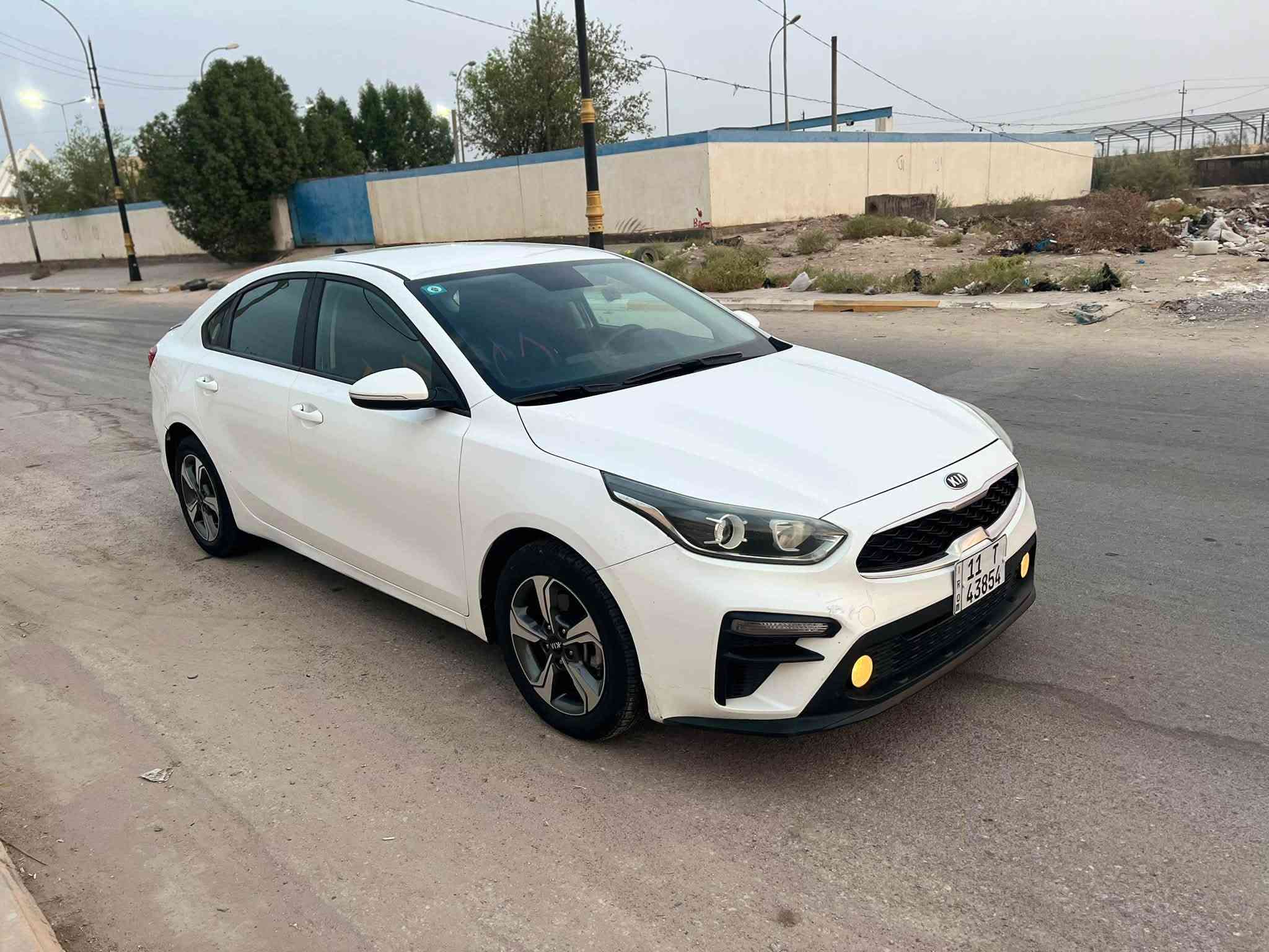 سيراتو خليجي موديل 2019 مكينه 1600 بيه صبغ شبرين بجاملغ الامامي فقط شبرين رقم بغداد دولي هزه جديده صارله شهر مداور ثاني يوم  ماشيه100
 فول  موصفات عده الفتحه لد خلفي
مري شفط اشاره بلمي تبريد قطعتين جاهزة من كلشي خير من الله سبير مانازل سياره جديده بمعنى الكلمه ارضيه جلد //***********
