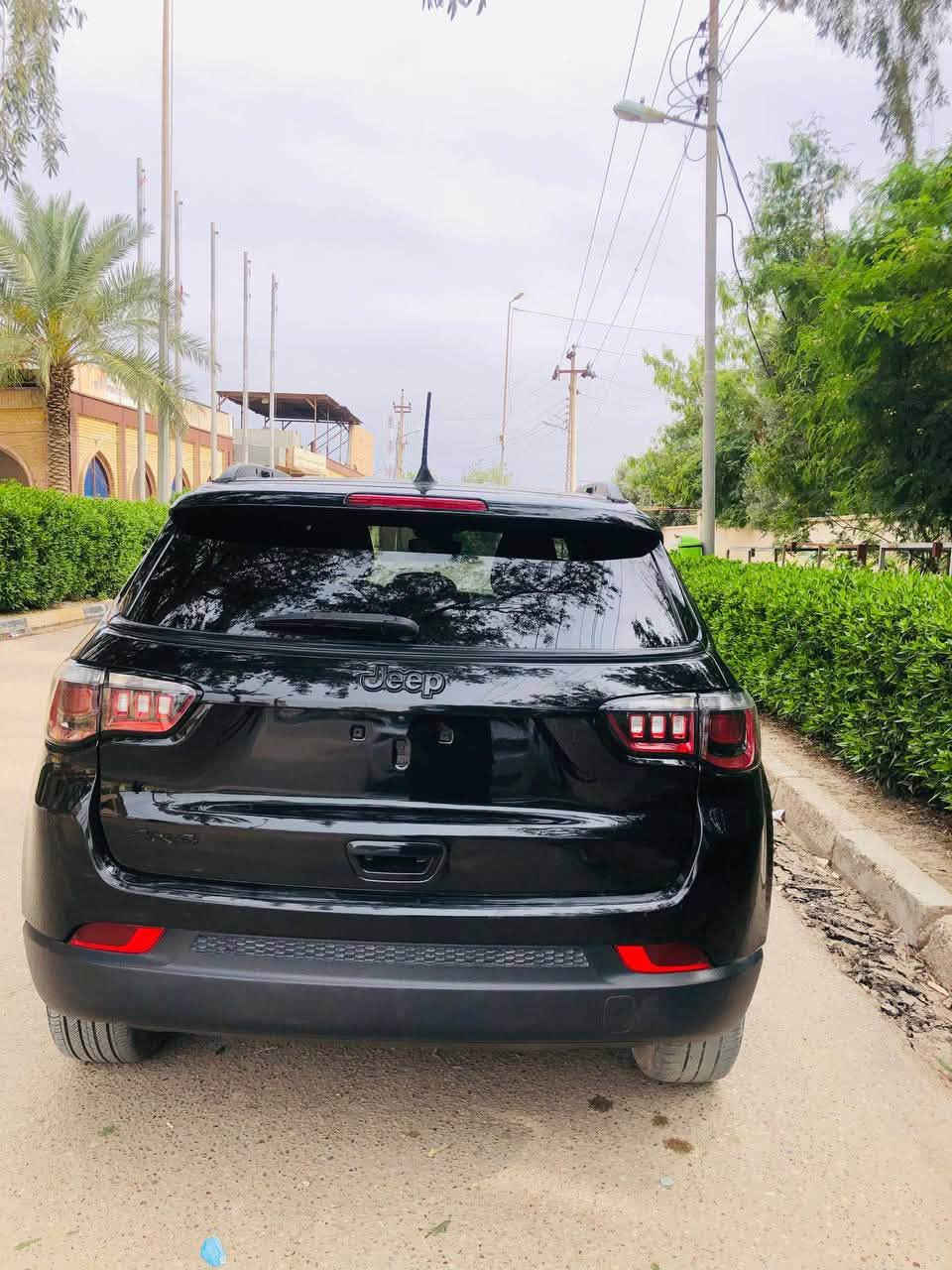 *للبيع جيب كومباس 2023 Altitude 4x4 وارد أمريكي -
*السعر: 145 ورقة - وبيها مجال بسيط للشراي الجاد* 
 
المواصفات 
- *الموديل*: Jeep Compass 2023 فئة Altitude X4 
- *المحرك*: 2000 تيربو 4 سلندر بقوة 200 حصان 
- *الدفع*: رباعي 4x4 
- *الممشى*: 8,000 ميل فقط - بعدها جديدة 
- *اللون*: أسود ملكي مع جنوط 18 إنش سوداء بلادية 
- *المواصفات*: شاشة 10 إنش كبيرة، نظام Uconnect 5، Apple CarPlay وايرلس، كاميرا خلفية، رادارات، نقطة عمياء، مثبت سرعة ذكي، تدفئة كشنات أمامية + تدفئة ستيرن، تشغيل عن بعد، بصمة، مكيف لمس ثنائي، 
 
حالة السيارة 
- *وارد أمريكي نظيف* 
- *الضرر السابق*: تبديل جاملغ + بنيد فقط، لا شاصي ولا ضرر قوي 
- *الحالة الحالية*: مصلحة ونظيفة، بعدها بيها نواقص بسيطة جداً ما تأثر على المشي 
- *الترقيم*: بعدها ما مرقمة، تترقم بأي محافظة تريدها - الأوراق كاملة وجاهزة 
- *الفحص*: افحص وين ما تريد 
 
*📍 السيارة موجودة حالياً [ البصرة - القرنة ] 
 
*للإتصال والاستفسار: [ *********** ] - واتساب متوفر 24 ساعة*
