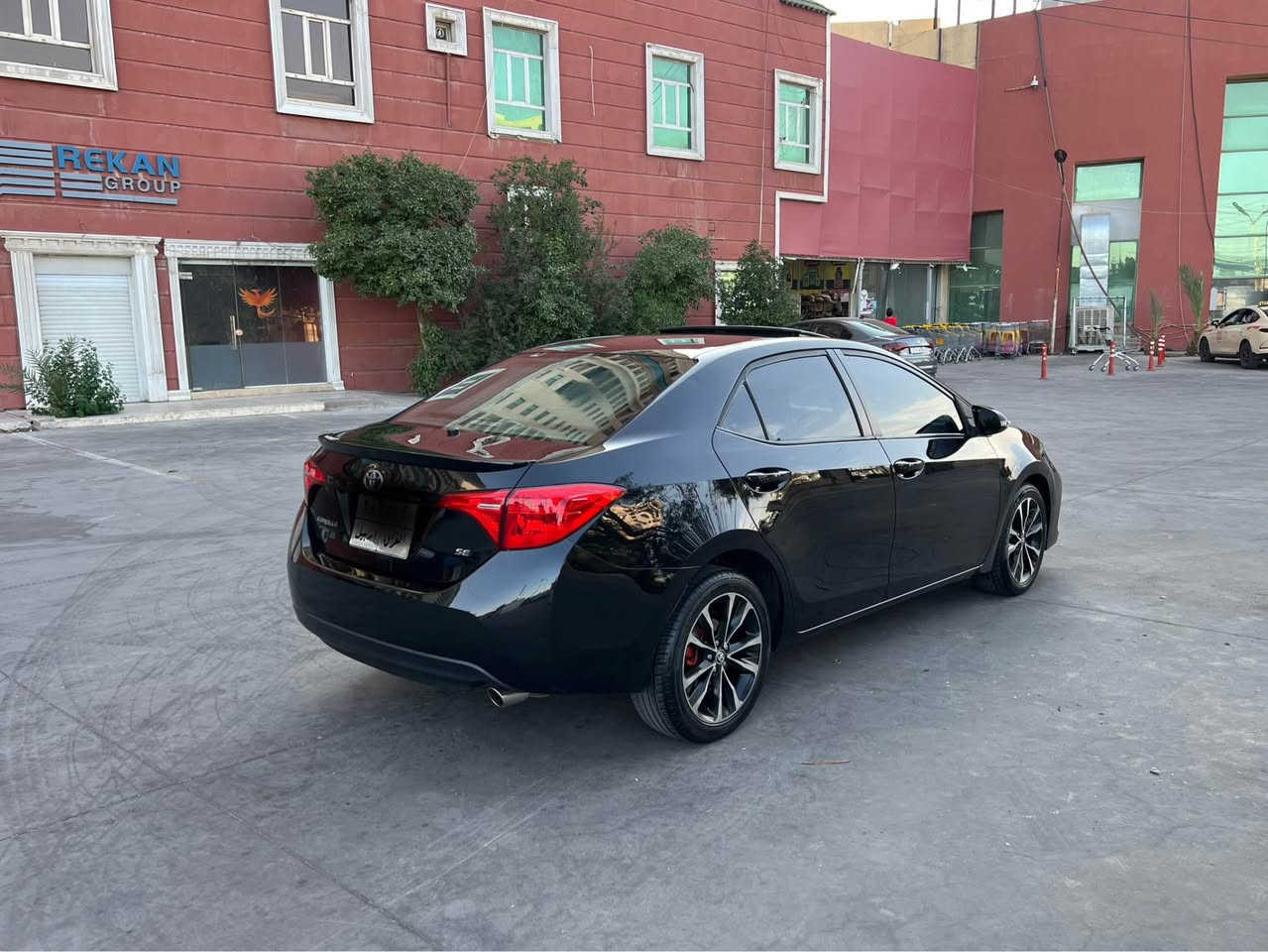 تويوتا كرولا 
موديل 2018
كلين تايتل 
104 مايل رويشتووه
مواسةفات كةنةدى
Se - plus 
فول فول 1/1

دوو pdr هةيه - 10 دنكه تةزرةى زور ووردى هةيه

دةعامى بو دةعامى كةبسه 

كالبونةوةى نييه 

گير - مةكينه - تةبريد - تةقه و رةقه - بةشةرت
تةحويل غرامه - بةشةرت

دةعمى ئةمريكا دانراوه

شوين - هةولير 
*********** وةتس ئةپ أربيل, العراق
