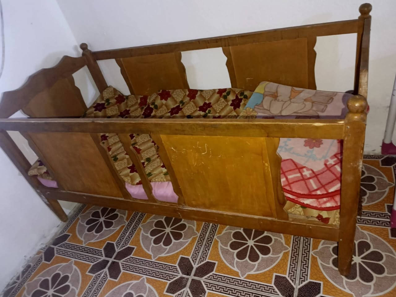 جرباية أطفال • بوفيه نجارة عراقي • مستعملة قليل