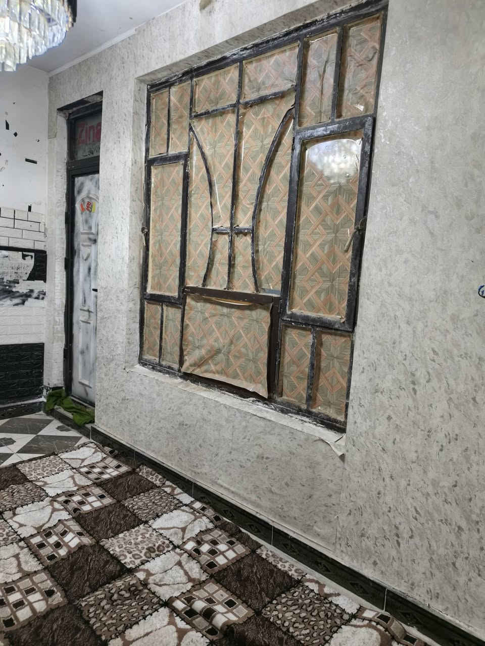 السلام عليكم
دار للبيع بناء حديث 
يحتوي غرف عدد 2 في الطابق العلوي بالإضافة إلى صحيات 
وغرف عدد 1 في الطابق السفلي 
بالإضافة إلى الصالة الرئيسية والاستقبال 
حديقة وكراج سيارة 
المساحة 280 م 
العنوان حي الأسرى قرب مرقد سيد نور 
البيت طابو صرف 
للاستفسار الاتصال ع الرقم ‏‪***********
***********

