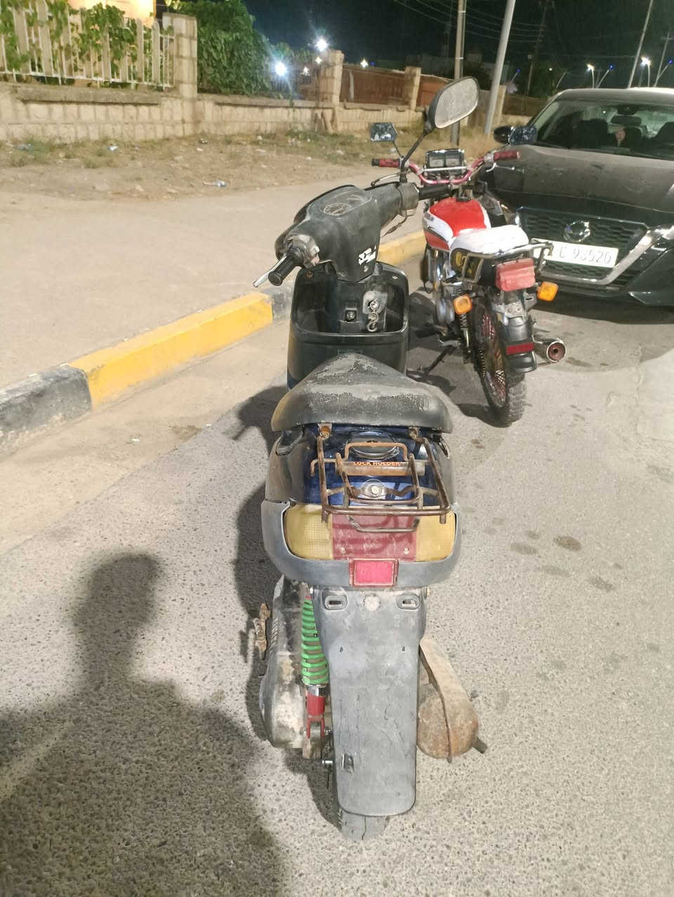 سلام وعليكم دراجه بوتين كهربائيات شغاله كلها سلف شغال شلعه معدل  يعوزلها باتري  خرز كلجات قايش جديدات كفرات بلاديه الكفر مال كدام موجود  نضافه  كدام العين  شاصي شرط  تكه مال مرايه موجوده   سعر 300 وبي مجال دراجه خير من الله ويرهم مراوس بيراني   خاص مفتوح وهذا رقمي بي واتساب ***********
