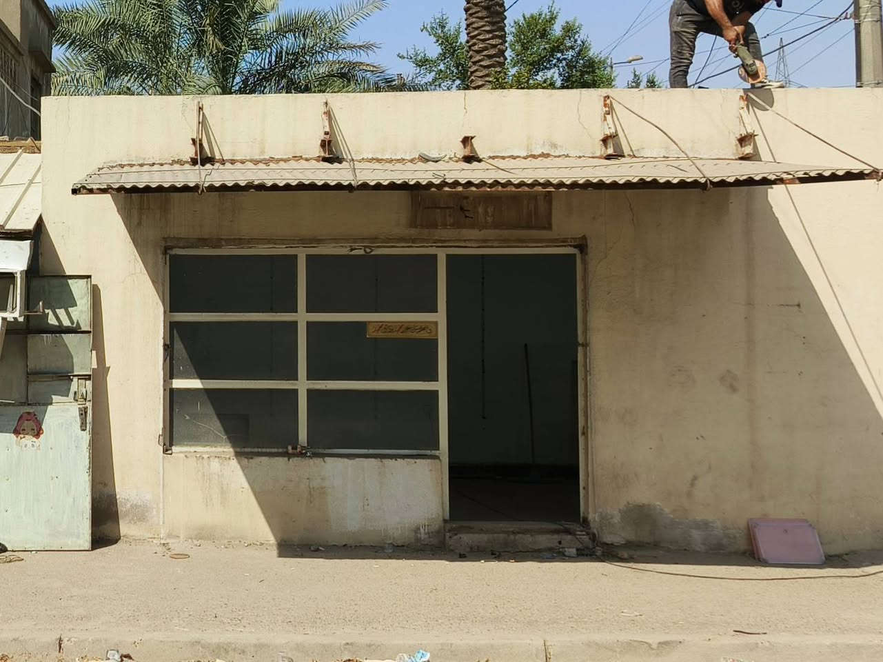 السلام عليكم
للبيع ... للبيع
جامخانه ٣× ١.٥ متر مع بابها طلاكتين السعر ١٠٠ الف
رف حديد ٥ طوابق طول ٣ متر ارتفاع مترين السعر ١٥٠ الف 
باب محل دفتري ٦ طلاكات ٣.٥× ٢ متر مع جرجوبتها السعر ٢٥٠ الف
رفوف خشب عدد ٧ مجانية
قمرية حديد ٣.٥ ×٢ مجانية
مجمدة ارادلها فقط ماطور عدد ١ مجانية
للاستفسار ***********
الحرية الجمعيات مقابل جسر دباش
