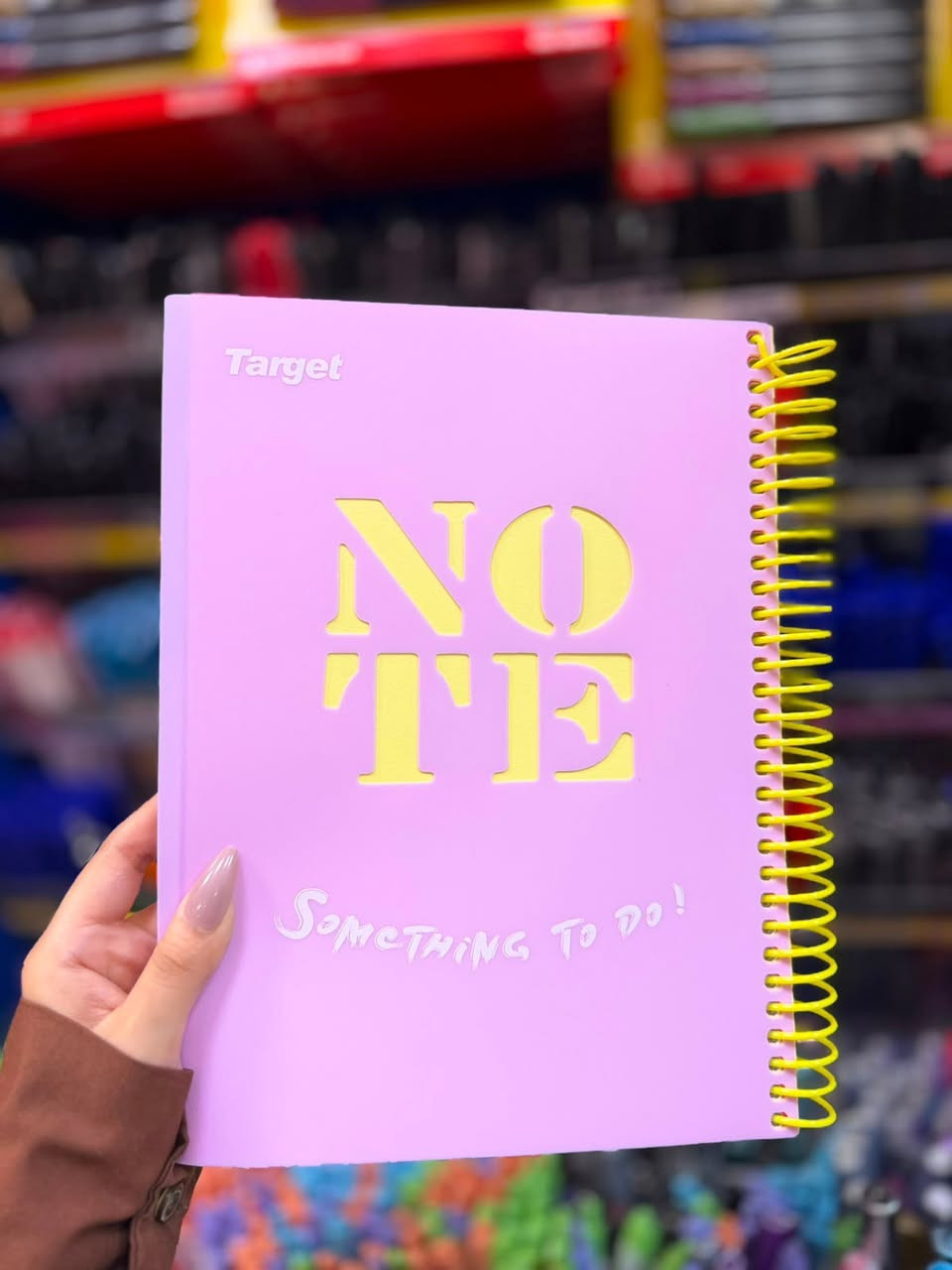 سجل سيم 100 Target NO TIME 💜
✨ تصميم أنيق وعصري يخلي الكتابة والدراسة ألطف!
📒 حجم عملي وتصميم حلزوني مرتب
💛 غلاف بلون بنفسجي مميز مع تفاصيل ذهبية جذابة
📝 مناسب للملاحظات، الدراسة، التخطيط وتنظيم المهام
🎀 خيار مثالي لكل شخص يحب الدفاتر المميزة والستايل العصر
السعر : 2,500😍
📍 زورونا  مقابل مجمع الـ A3
واختر كل ما تحتاجه من القرطاسية والمستلزمات الدراسية بأسعار مميزة.

***********📞
