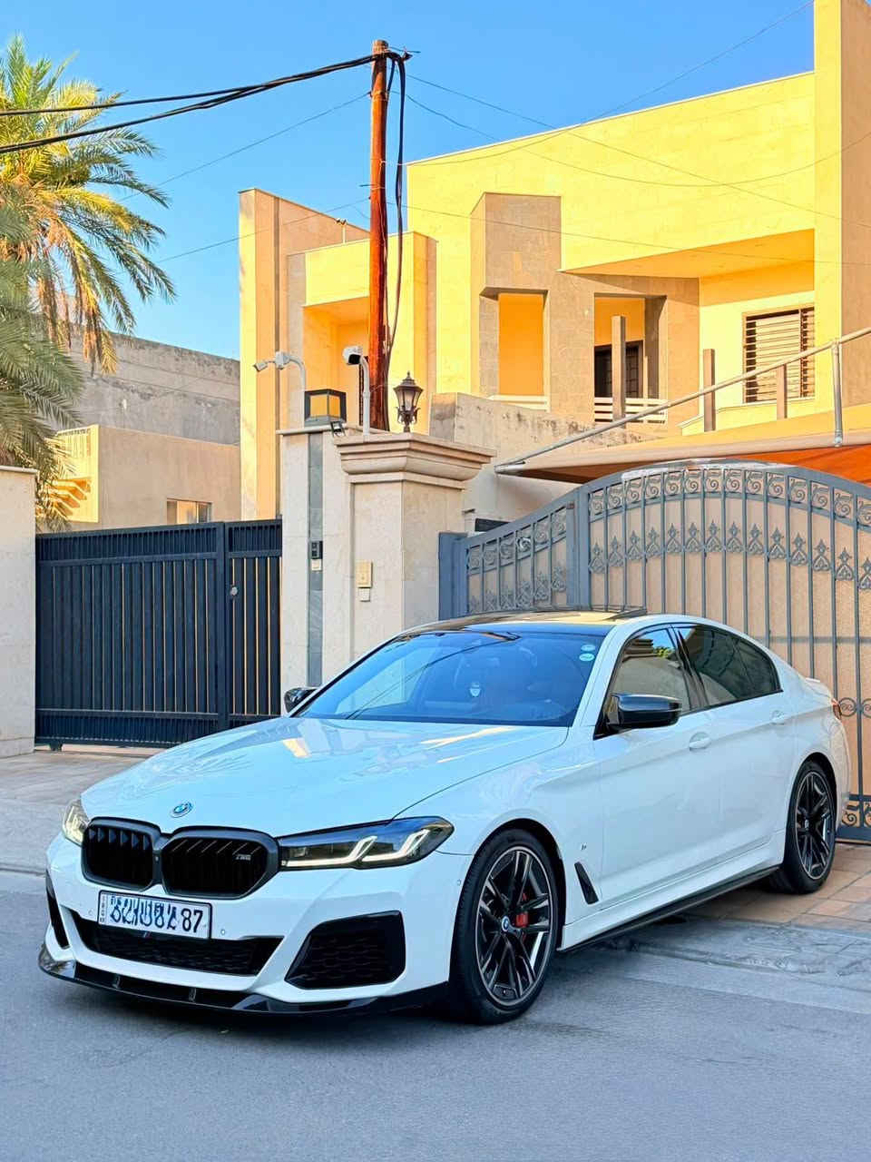 بي إم دبليو 550i M Sport موديل 2021

الممشى: 80,000 كم
المحرك: 4.4 لتر V8 توين تيربو
الدفع: xDrive دفع رباعي
القير: أوتوماتيك 8 سرعات

المواصفات:
• باكيج M Sport داخلي وخارجي
• إنارة Adaptive LED
• إنارة داخلية Ambient
• فتحة سقف
• دخول وتشغيل بصمة
• عدادات ديجيتال
• شاشة عرض على الزجاج Head-Up Display
• كاميرات 360 درجة
• حساسات أمامية وخلفية
• نظام Parking Assistant
• رادار النقطة العمياء
• تحذير مغادرة المسار
• تحذير التصادم الأمامي
• مثبت سرعة متكيف
• كشنات كهربائية مع Memory
• تدفئة وتبريد الكشنات
• دركسون M Sport
• نظام صوتي فاخر
• Apple CarPlay وAndroid Auto
• شحن لاسلكي
• تكييف أوتوماتيك
• جنوط M Sport
• نظام تعليق رياضي
• فرامل M Sport

الفحص مفتوح للمشتري الجاد وبأي مكان يختاره.

المكان: بغداد، الأعظمية
رقم الهاتف والواتساب: ***********
