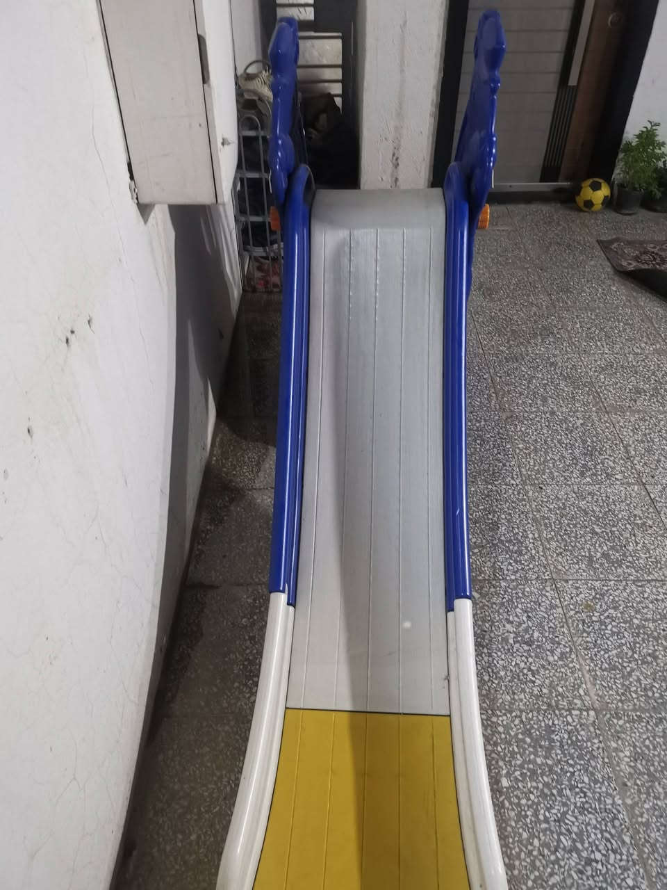 زحليكة اصلية ثقيلة
بلاستك ثقيل اصلية مستعملة يعني مو حيل جديدة والله اخذتهه 170 من ساحة عنتر الف بوقتهه 

سعر 80 الف قفل رجاءا  

يوجد توصيل وشد للمايكدر يجي ادزهه اله بتكسي بكروه ويشدهه اله همين

بغداد الغزالية

***********
