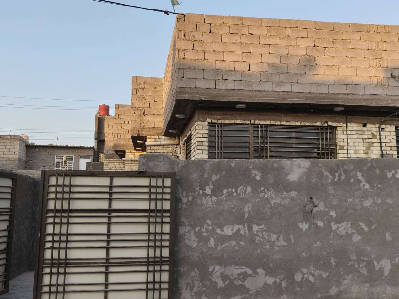 سلام عليكم 
بيت للبيع ٢٠٠ متر مربع
الشبانات قرب مدرسه الايتام
جنس العقار إصلاح زراعي
للستفسار 
***********
