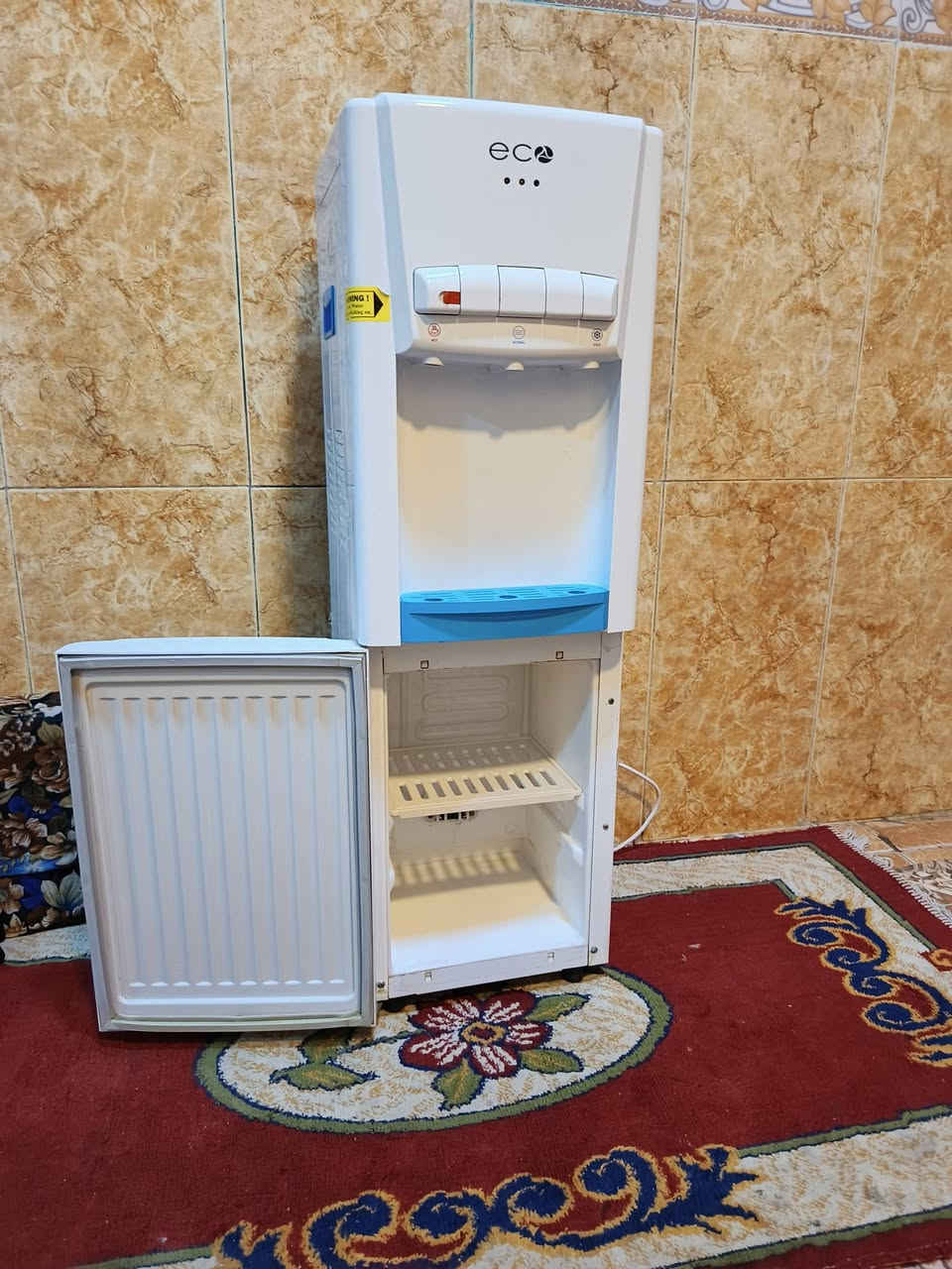 براد ماء توه مشتري صاله أقل شهرين  جديد ونضيف كلش ويحتوي ع ثلاجة داخلية  السعر 100وبي ضمان 3ايام لشراي العنوان البصرة الاتصال ع الرقم ***********
