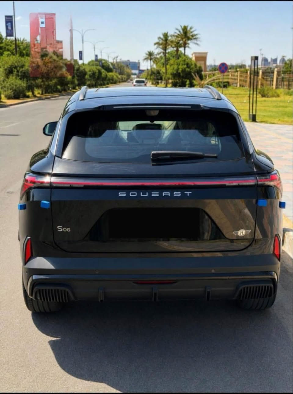 بنزين فقط سويست S06 1.6L PREMIUM
العداد: 10800 كيلو وقابل الزيده 

السيارة مشمولة بالضمان لشركة هارلم

مكفولة كفالة عامة

أعلى فئة

المواصفات:

• إطارات قياس 20 إنج

• فتحة سقف بانوراما 1.1 م

• شاشة عرض ترفيهية قياس 15.6 إنج

• شاشة عدادات رقمية قياس 10.25 إنج

• مقصورة الركاب من الجلد الفاخر

• مقعد السائق والراكب كهربائي

• مقاعد السائق والراكب مبردة

• كاميرات محيطية 540 درجة

• مثبت سرعة مع رادار تفاعلي

• نظام مراقبة النقطة العمياء

• نظام تحذير مغادرة المسار

• نظام المساعدة للبقاء في المسار

• نظام الكبح التلقائي في حالة الطوارئ

• نظام القيادة شبه الذاتية

• نظام الفرامل اليدوية الأوتوماتيكي Auto Hold

• نظام التحكم بنزول المنحدرات

• حساسات أمامية

• حساسات خلفية

• نظام التحذير من التصادم الأمامي والخلفي

• نظام أبل كار بلاي وأندرويد أوتو لاسلكي

• نظام صوتي متطور 8 سماعات من Sony

• بلوتوث / هاتف السيارة

• إضاءة محيطية لون أزرق

• إضاءة ترحيبية

• صندوق كهربائي

• المرايا الجانبية قابلة للطي كهربائياً ومدفئة

• مصابيح أمامية أوتوماتيكية LED مع مصابيح نهارية LED

• نظام التحكم الذكي بالإضاءة العالية

• نظام تنقية الهواء بالأيونات PM2.5

• فلتر تنقية الهواء (N95)

• دخول ذكي (بصمة)

• تشغيل عن بعد

• خاصية إغلاق الشبابيك وفتحة السقف عن بعد

• شاحن هاتف لاسلكي سريع

• ماسحات الزجاج الأمامي مع حساس للمطر

• مسند الذراع الوسطي مع ثلاجة

• وضعيات قيادة متعددة

• نظام مراقبة ضغط الإطارات

• وسائد هوائية أمامية وجانبية عدد 6

السعر190 وبي مجال بسيط

المكان: اربيل 

للاستفسار والاتصال: ***********

نص مكتوب في الصور:
- 1:27 LTE 100 94 1:11 iQ iQ