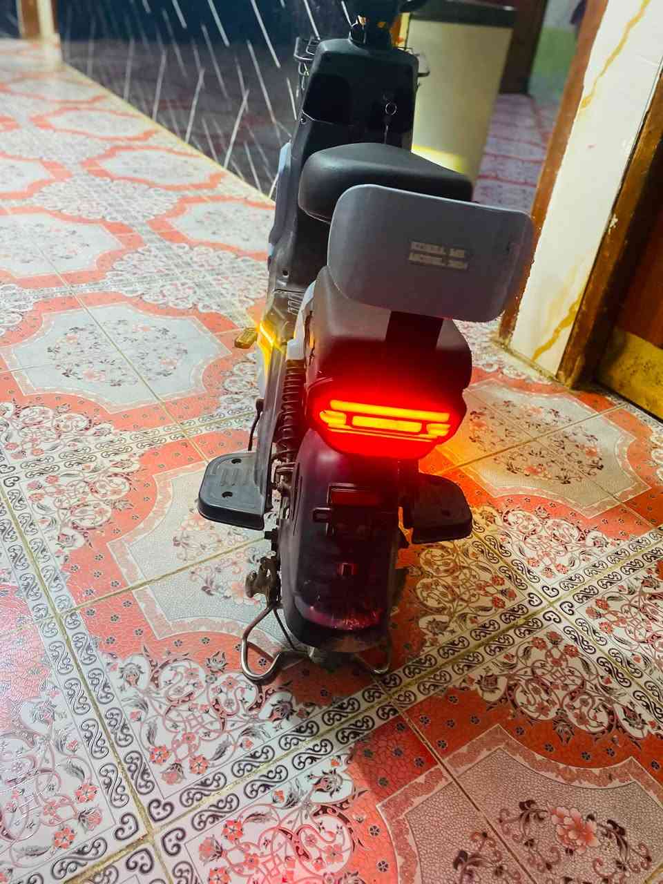 سلام عليكم بايسكل للبيع كامل مكمل بي دبل إشارة ونشرات جانبية  شغال كامل الرقم ***********
