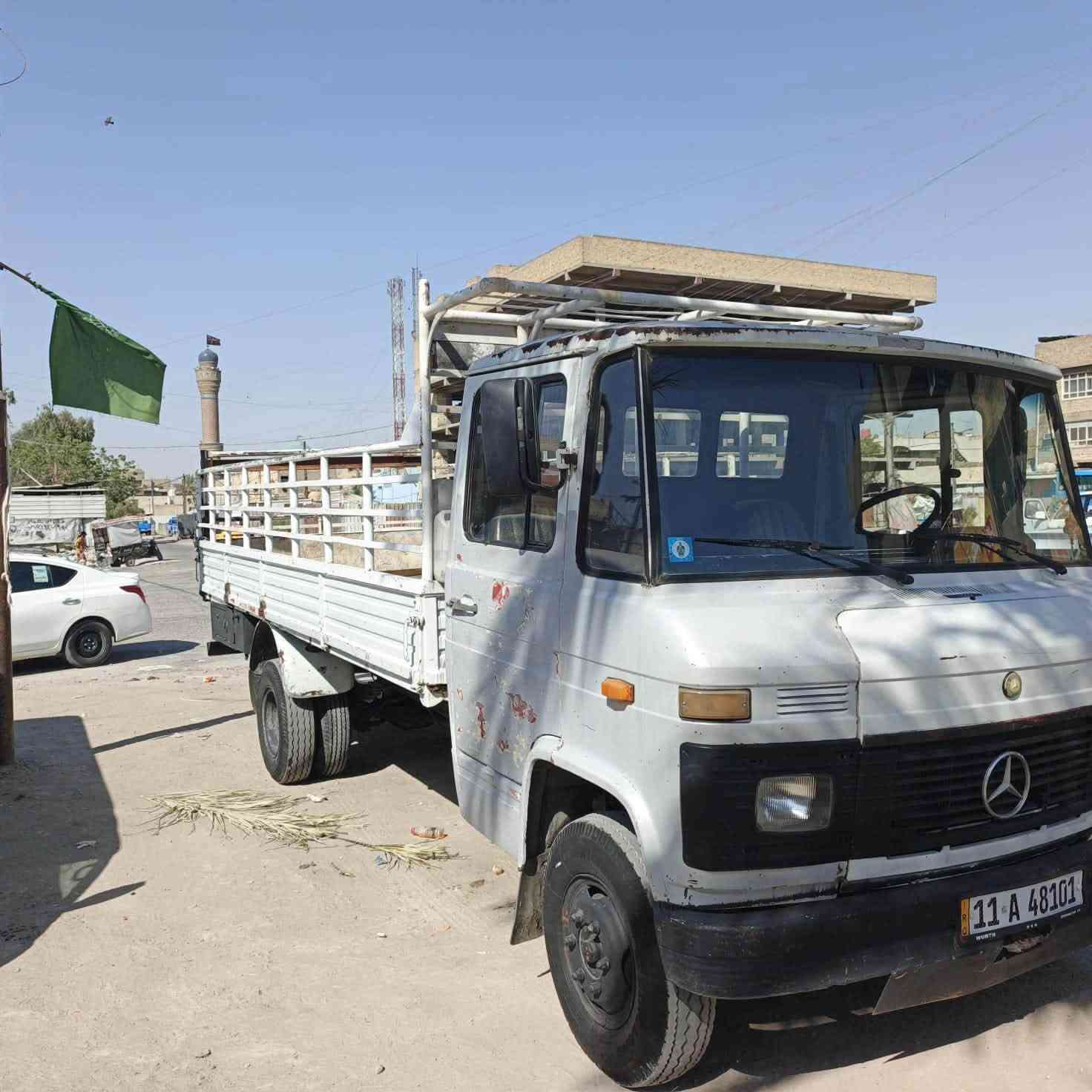 مارسيدس اخرس للبيع
حمولة 2 طن السيارة بأسمي بغداد سنويه جديده 
طويلة ، اكسن دب ، بريك هواء  ، گير ابو الجوزة ، محرك ستندر 
السعر 9 مليون 
عنواني بغداد ***********
