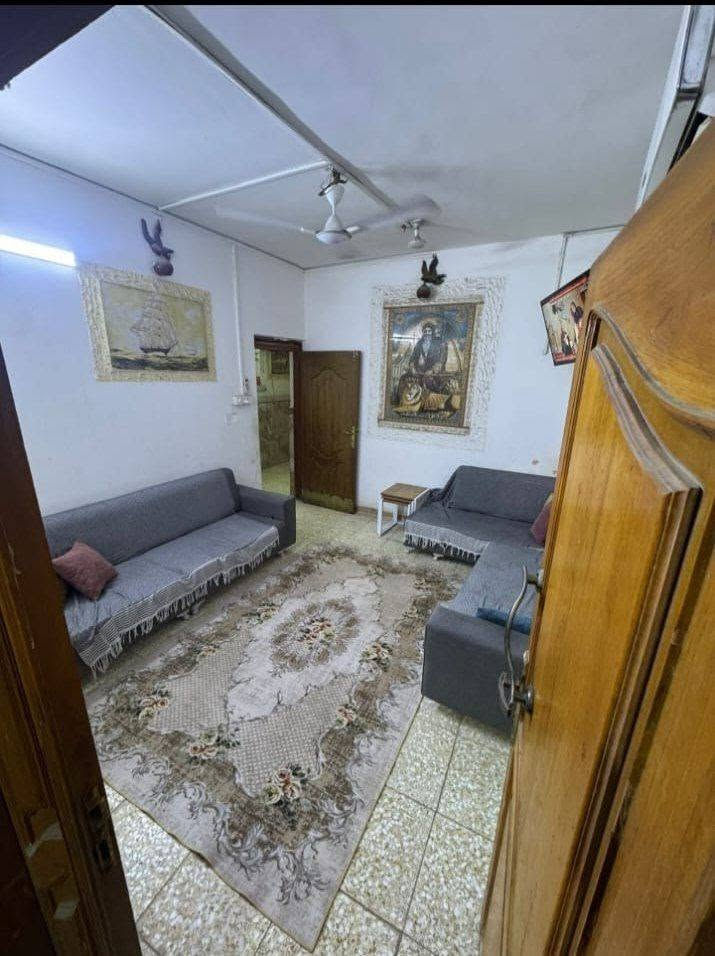 دار بموقع تجاري
موقع تجاري 100/100
.....
1 تريده سكن...: يصير  هو سكن اصلا 
 2تريده  استثمار مربح 
 تأجره ايجار اقل750:. يصير 
3او تريدة تحول مشروع تجاري:   يصير  انت بجوار العلاوي والجملة 
.....
الموقع :نهاية التميميه - الشارع مواصل لشارع الداكير - عبر جسر الخندق 
ثاتي بيت  عن علوة الغذائيه 
مباشر على شارع الرابط بين الداكير والرباط منطقة التميمية. تريده سكن تريد تحول مشروع تجاري
 المساحة 85
طابقين 
بناء 2018
3 غرف  +ديوانيه +هول +مطبخ 
3 حمامات داخليه 
1 حمام خارجي 
سقف مسلح + طابوق 
رفت 60 سم على مساحة العقار اعلى من الشارع .
نوع العقار ::وقف اغا جعفر   ايجار سنوي: 25 الف
سعر العقار : 110 و قابل للتفاوض
الاتصال
***********
