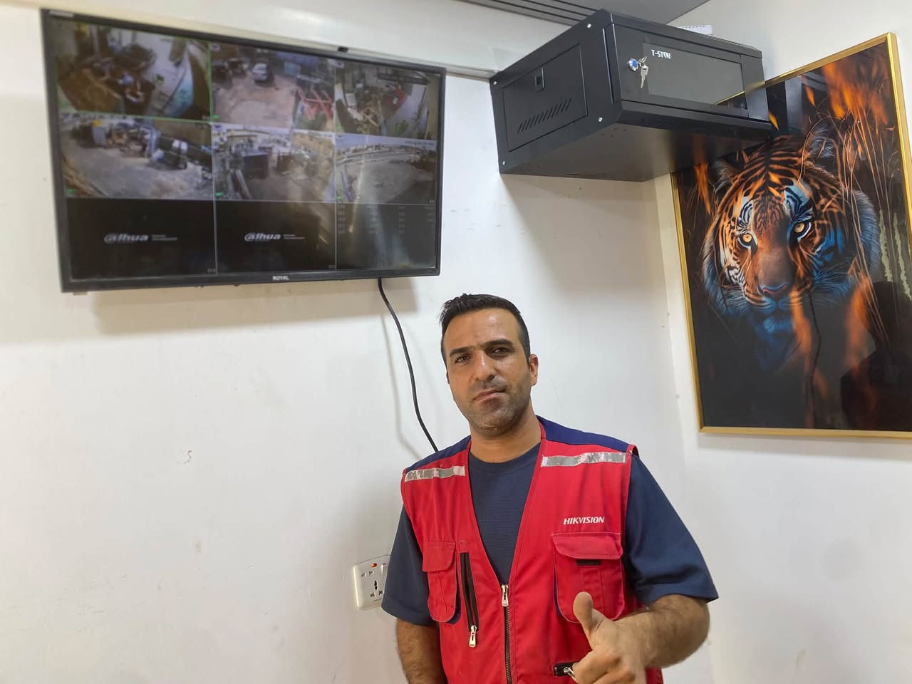 تجهيز باعلى المواصفات حسب الطلب كاميرات ip داهوا اصلي وكاله Nvr   4k and Poe 
Cam to ip 2mg dh 

للحجز والاستفسار اكثر  مراسلتنا عبر رابط الواتساب
‏https://api.whatsapp.com/send/?phone=964***********&text&type=phone_number&app_absent=0
- [***********
مكتب  علي هادي للستلايت وكاميرات المراقبة 
بغداد الغزاليه شارع الضغط
