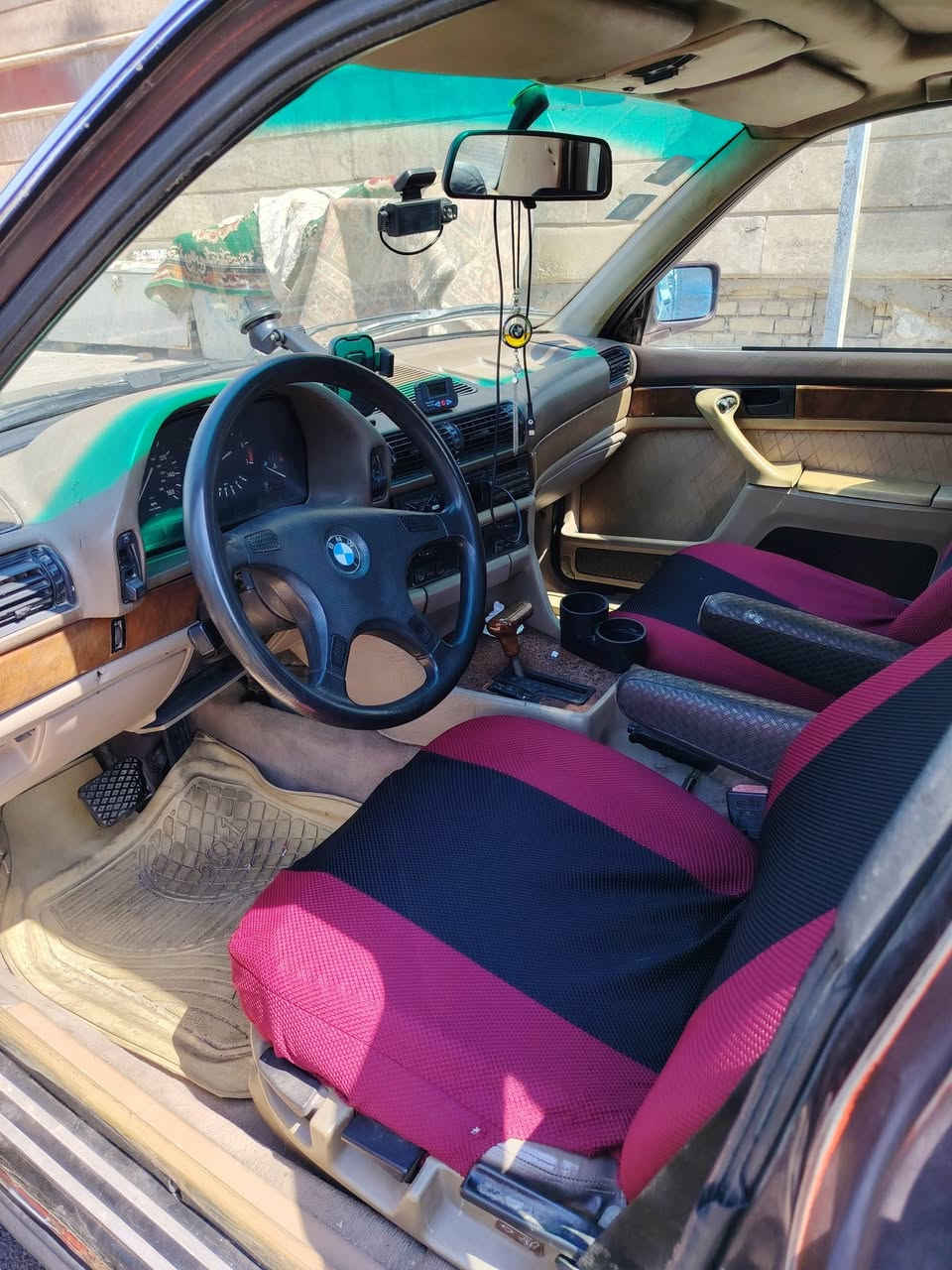 السلام عليكم BMW ٩١ بغداد بسمي هزه جديده كير محرك صدر جدد تبريد ثلج تخم تاير جديد سياره ناعمه السعر ٥٠ /***********
