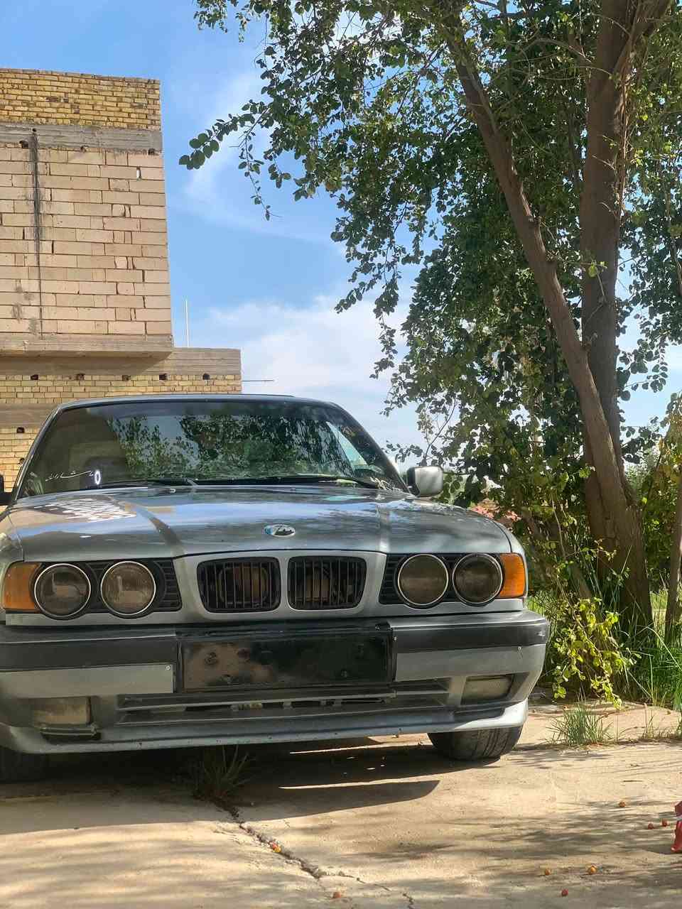 BMW 525 (E34)
المحرك: مسكر عدل

 الكير: أوتوماتيك

 اللون: نفطي 🩶

 المظهر: بجم عريض

 التكييف: تبريد ثلج ❄️

 الكهربائيات: شغال من الدعامية للدعامية

 الرقم: أربيل شمالي

 السنوية: ساقطة (تحويل شوكت ما تريد)

 الغرامات: عليها غرامة 5 أوراق (تتنزل من السعر)

 المكان: بابل 📍

 السعر: 55 ورقة ($5,500) وفيها مجال

 رقم التواصل: ***********
