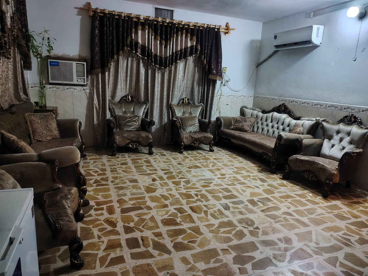 السلام عليكم تخم للبيع 250 الف وبي مجال العنوان زعفرانيه زراعي الربيع
***********
