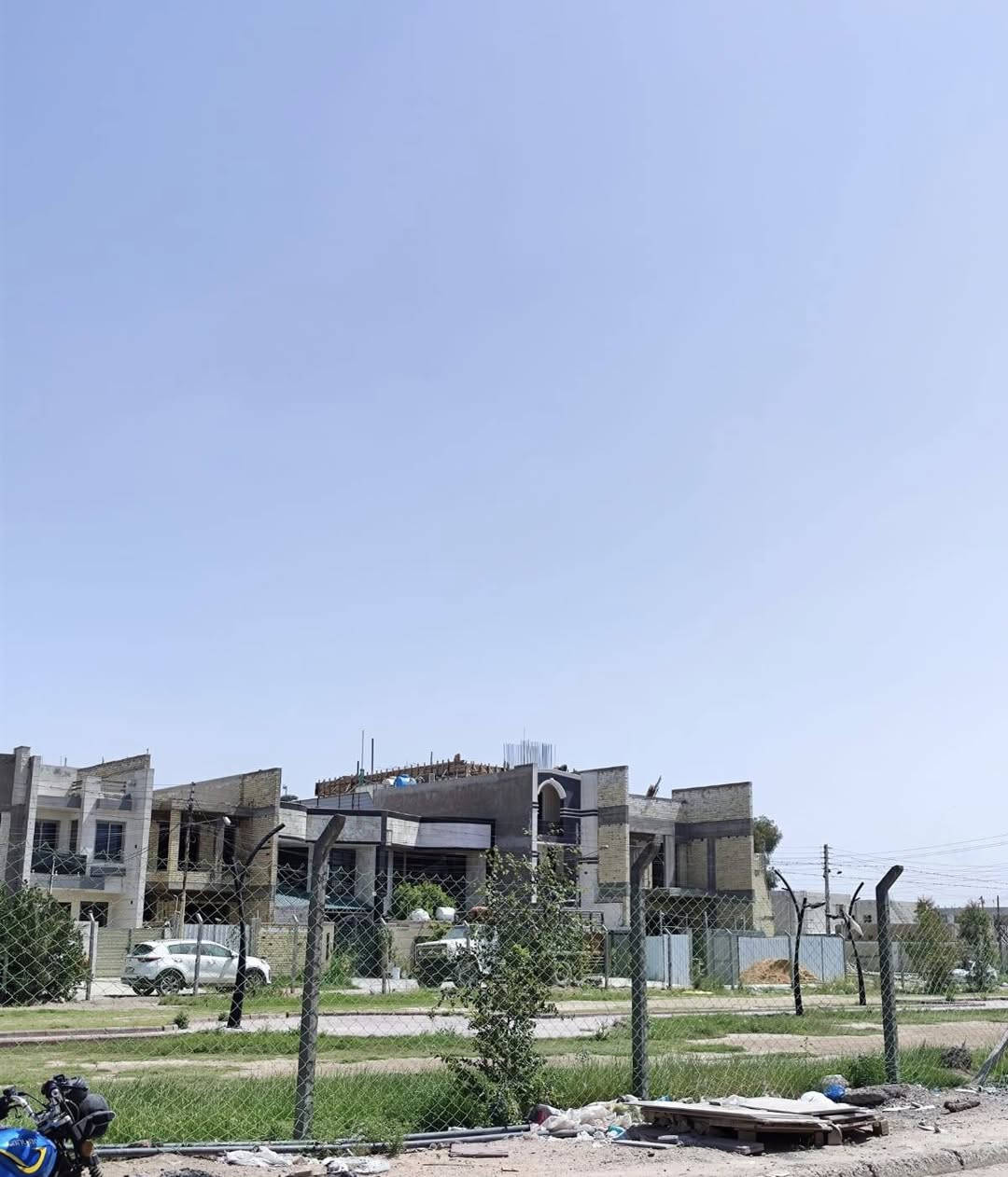 بيت للبيع في منطقة البنوك
📍 الموقع: حي البنوك – شارع منتزه البنوك 
📌 موقع راقٍ ومميز جداً

📐 المساحة: 112.5 متر
▫️ الواجهة: 4.5 م
▫️ النزال: 25 م

🏗 مواصفات البناء:
✔️ بناء 2010
✔️ بناء كلاسيك

🏠 تفاصيل الدار:
🛏️ غرفتين نوم
🛋️ صالة 
🍽️ مطبخ
🚿 خدمات 

✨ موقع فخم و هادئ
✨ قريب من المدارس ومقابيلها متنزه 

📞 للاستفسار أكثر:
***********
