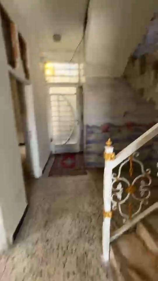 السلام عليكم ورحمة الله وبركاته
🏡 دار جديد للإيجار 📐 المساحة: 100 متر مربع
يتكون من:
🛏️ غرفة نوم
🛋️ صالة
🏠 هول
🍳 مطبخ
🚿 صحيات
📍 العنوان: الحلة – بداية مفرك عنانه 
قرب اسواق عبدالله.
سعر الايجار (275)
📞 للاستفسار والتفاصيل: 
***********
