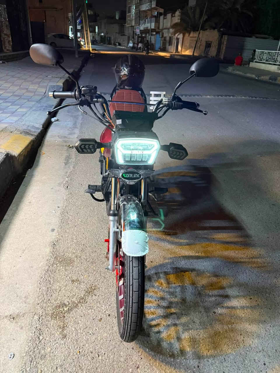 ايراني سونك للبيع موديل 25 
محرك 200 
ضاغطة وزنجيل 
دراجه خير من الله ماشية 8000 وقابلة للزيادة 
كهربائيات كلها شغالة شوفة عينك 
بصمة تشغيل عن بعد 
متصرف عليها لو ربع غير الدهن والبانزين 
مكاني الرمادي / السعر مليون وبيها مجال 
*********** اتصال واتساب
