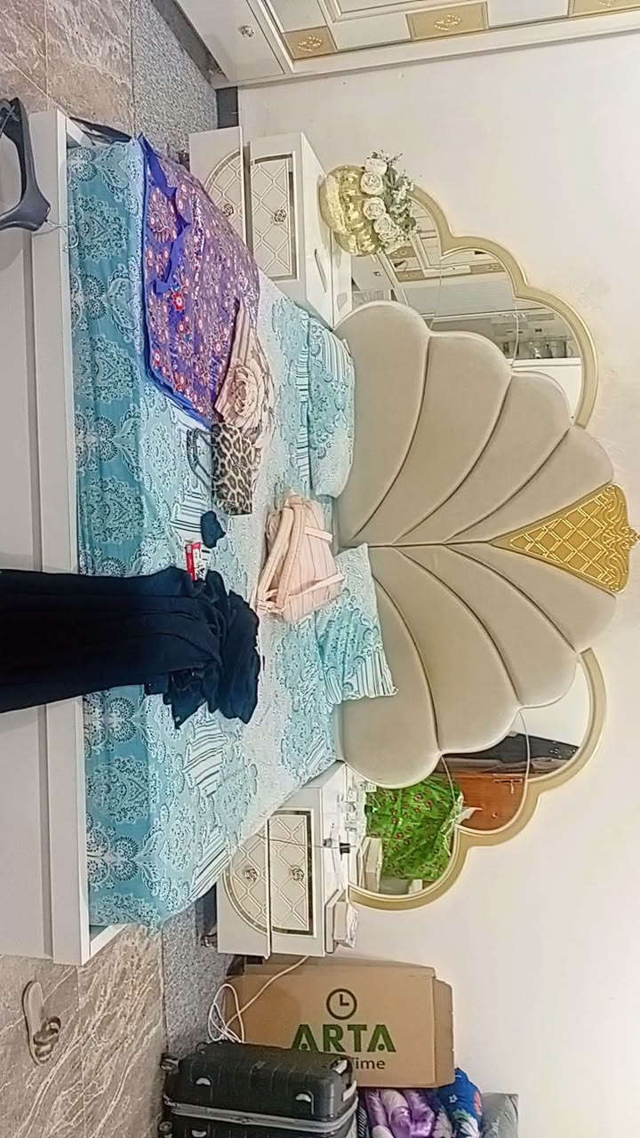 غرفة ضخمة • نظيفة • دوميز