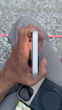 ايفون • مستخدم ٤ اشهر • بطاريه ١٠٠