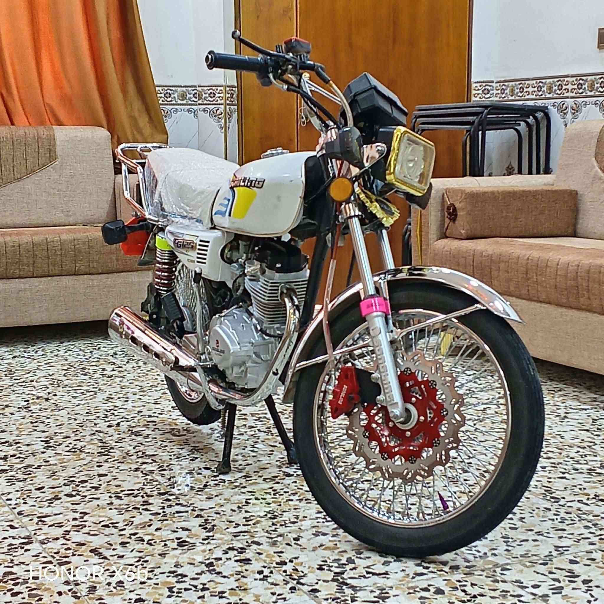 تايكر موديل 25 كفاله عامه أوراق كهربائيات كله شغاله دراجه جديده سعره 700 وبيه مجال مكاني حله ابو غرق ***********

نص مكتوب في الصور:
- HONOR X6b