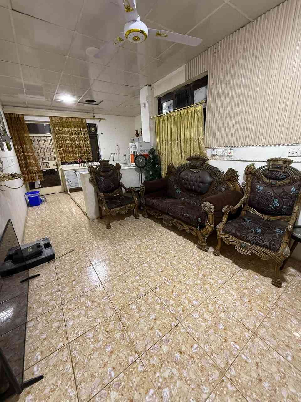 📍 البياع
قريب: ابن سينا والمستنصرية (5 د مشي)
والفراهيدي (10 د مشي)
🏠 شقة مؤثثة بالكامل
غرفتين + صالة + مطبخ + حمام
✨ شامل كهرباء 
👩‍🎓 السكن: كل بنتين بغرفة
📞 للتواصل: ***********
