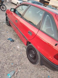اوبل استرا موديل 93رقم بغداد باسمي  محرك 1600 بيها تلحيضات بسيطه بلادي...
